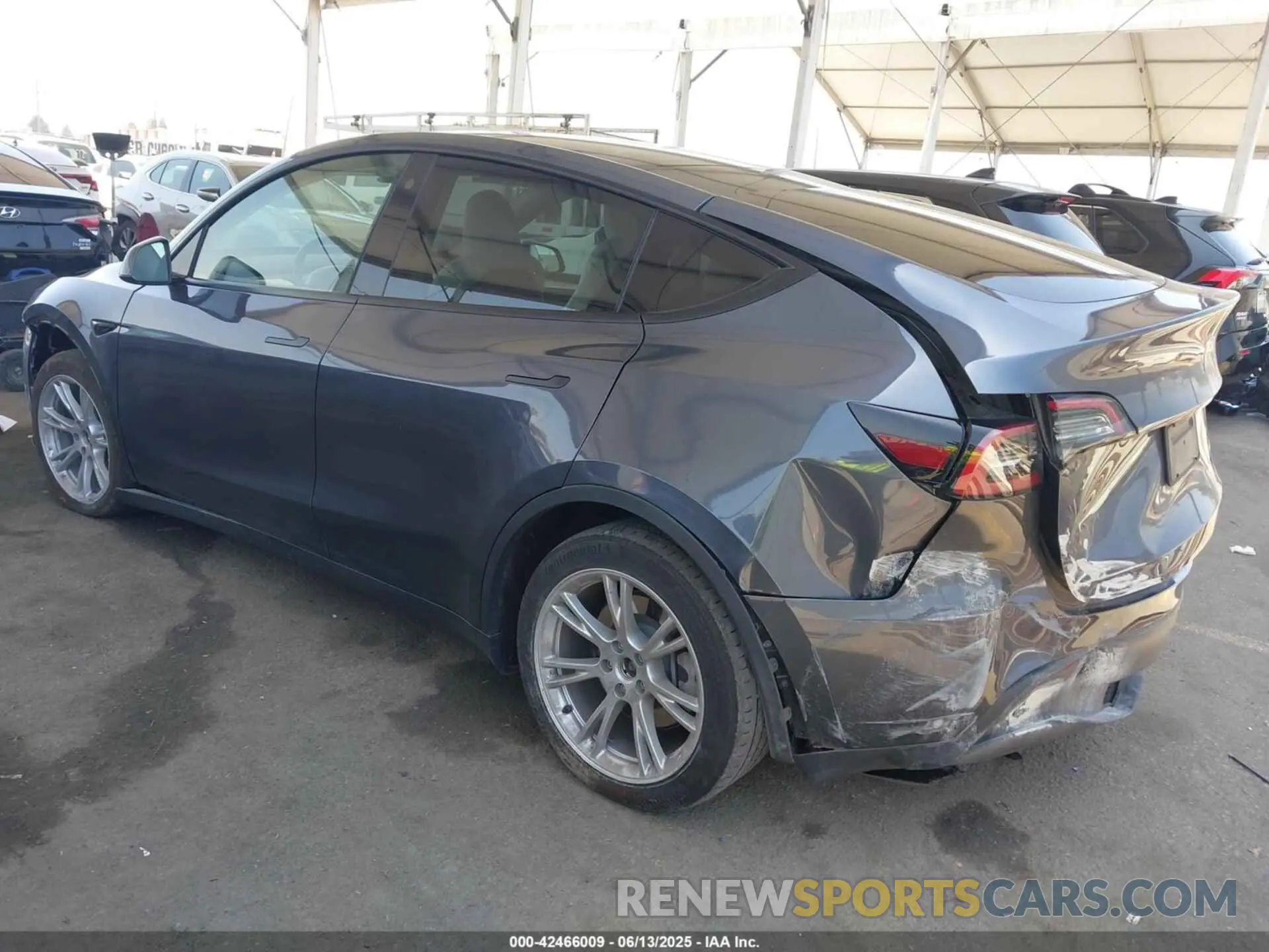 3 fotografías del automóvil dañado 7SAYGAEE9PF743795 TESLA MODEL Y 2023