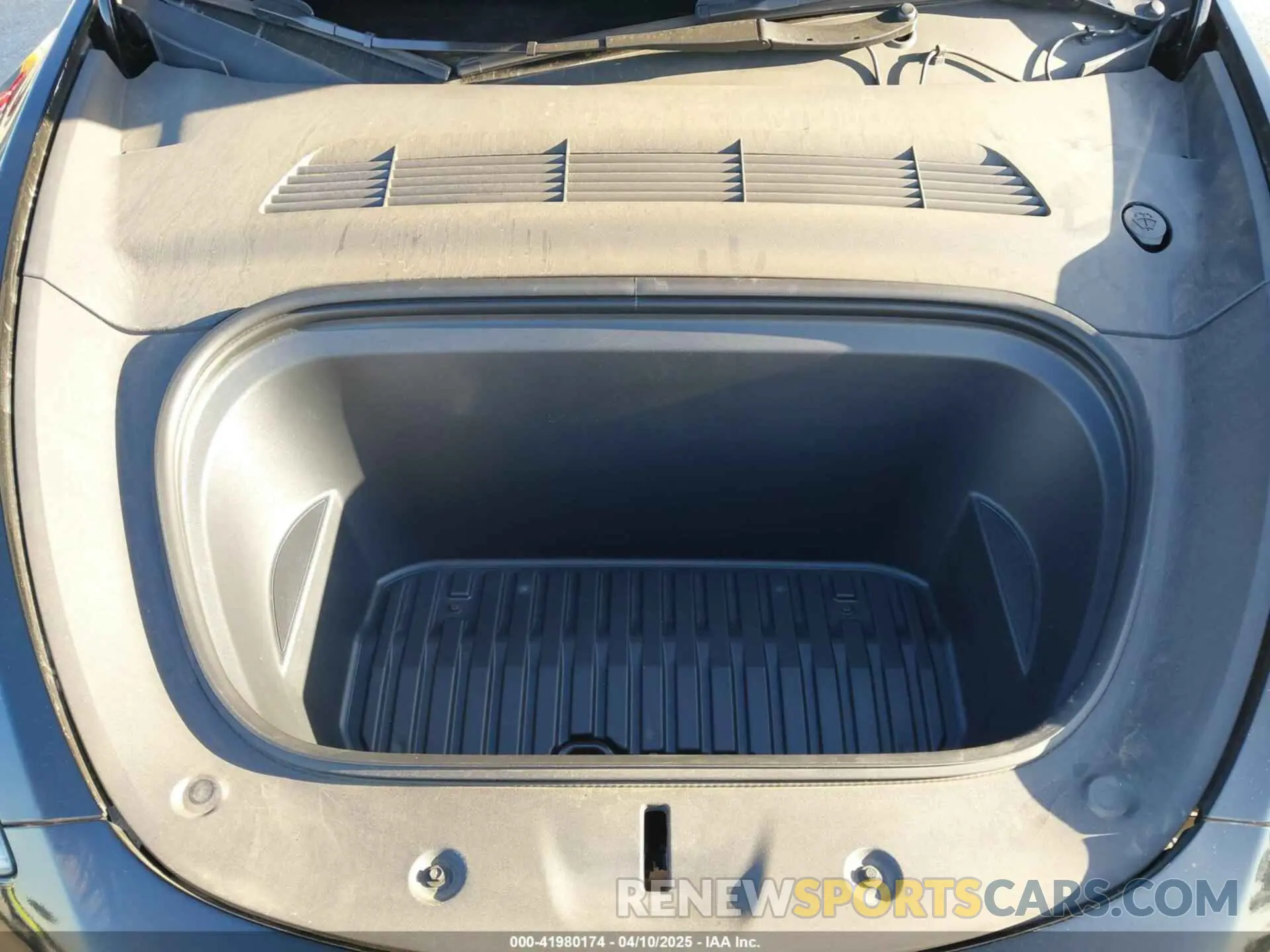 10 fotografías del automóvil dañado 7SAYGAEEXPF673871 TESLA MODEL Y 2023