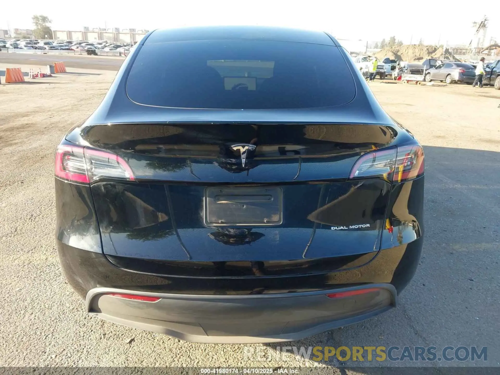 16 fotografías del automóvil dañado 7SAYGAEEXPF673871 TESLA MODEL Y 2023