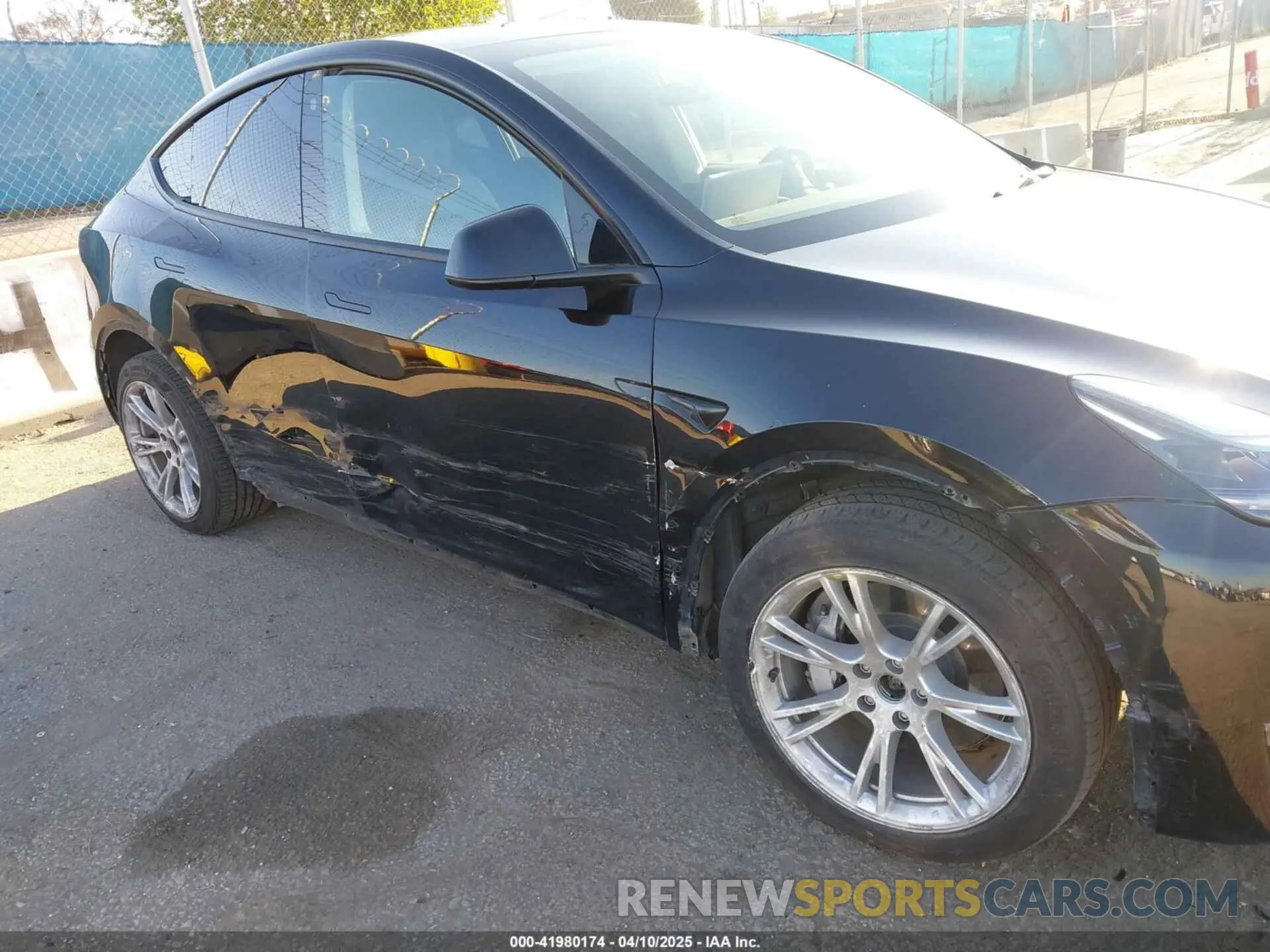 19 fotografías del automóvil dañado 7SAYGAEEXPF673871 TESLA MODEL Y 2023