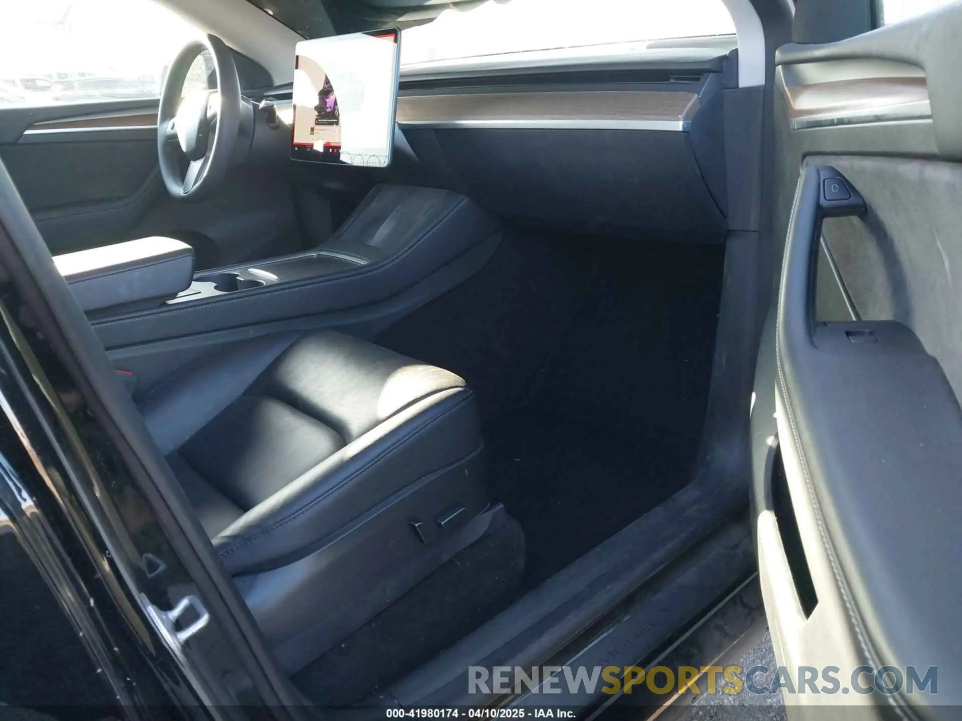 5 fotografías del automóvil dañado 7SAYGAEEXPF673871 TESLA MODEL Y 2023