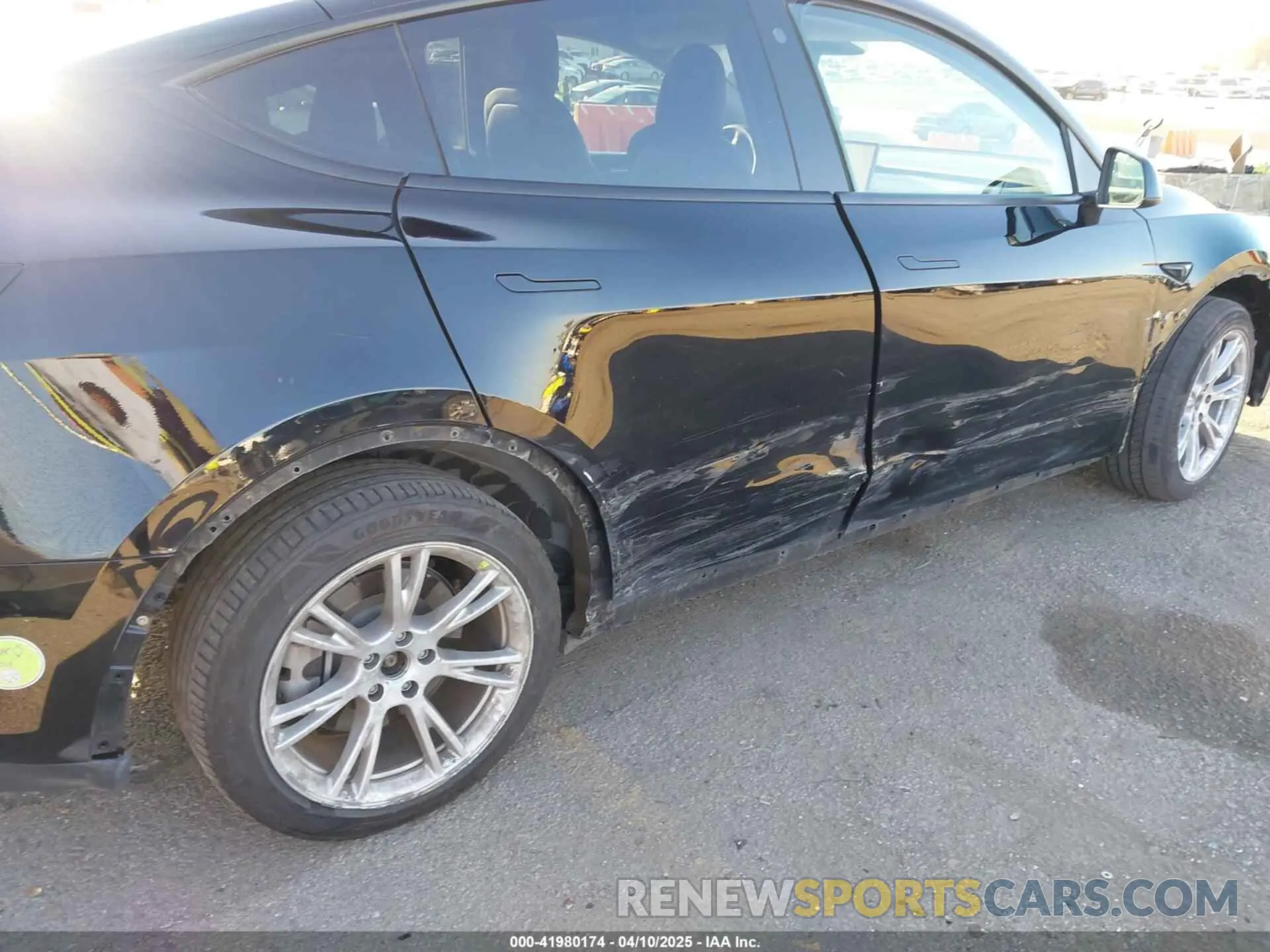 6 fotografías del automóvil dañado 7SAYGAEEXPF673871 TESLA MODEL Y 2023