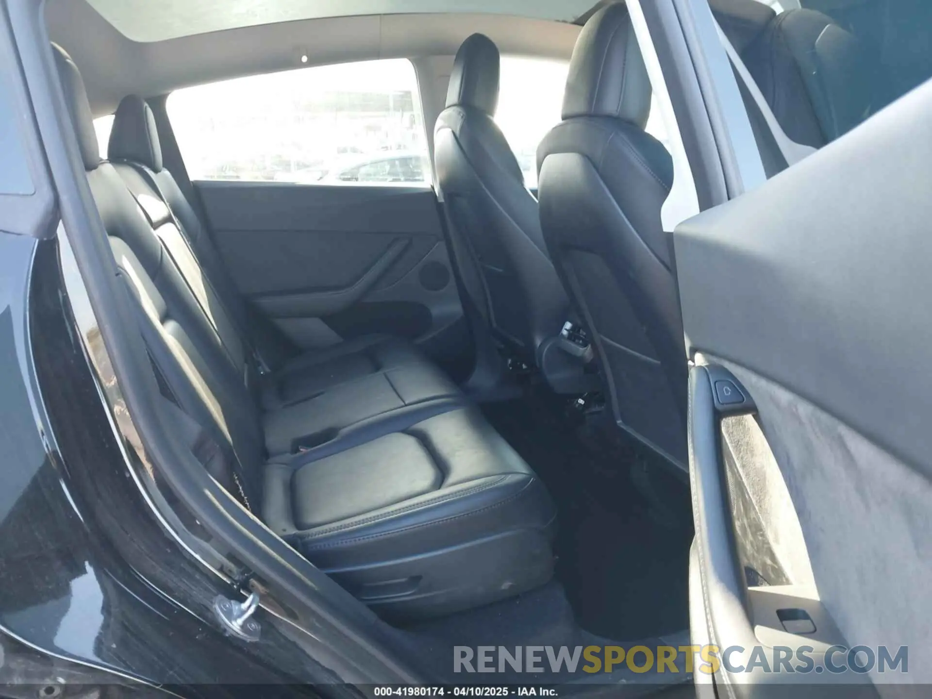 8 fotografías del automóvil dañado 7SAYGAEEXPF673871 TESLA MODEL Y 2023