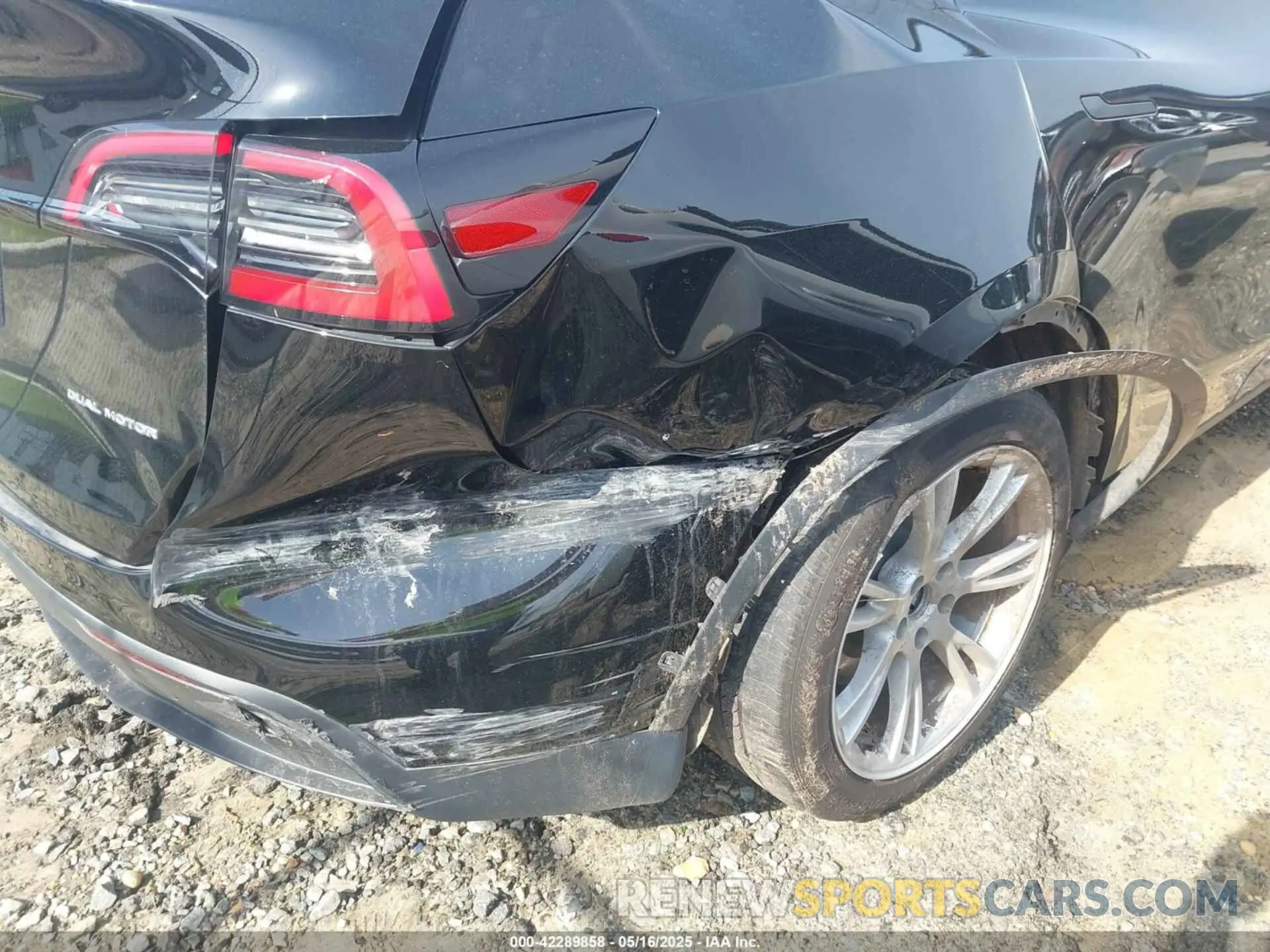 19 fotografías del automóvil dañado 7SAYGAEEXPF711924 TESLA MODEL Y 2023