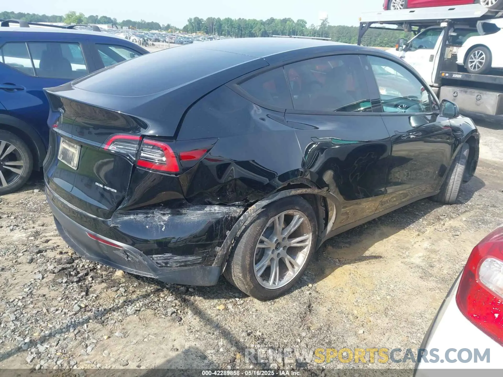 4 fotografías del automóvil dañado 7SAYGAEEXPF711924 TESLA MODEL Y 2023