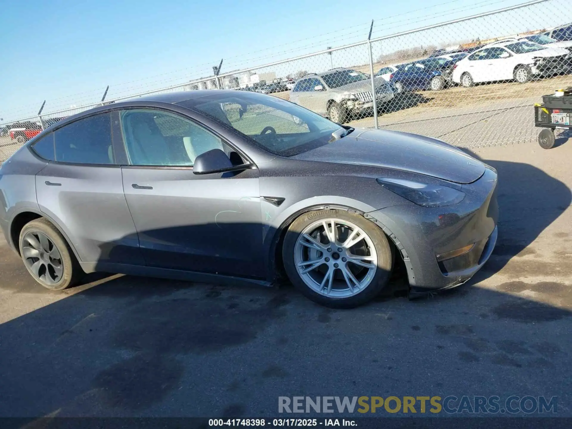 14 fotografías del automóvil dañado 7SAYGAEEXPF714760 TESLA MODEL Y 2023