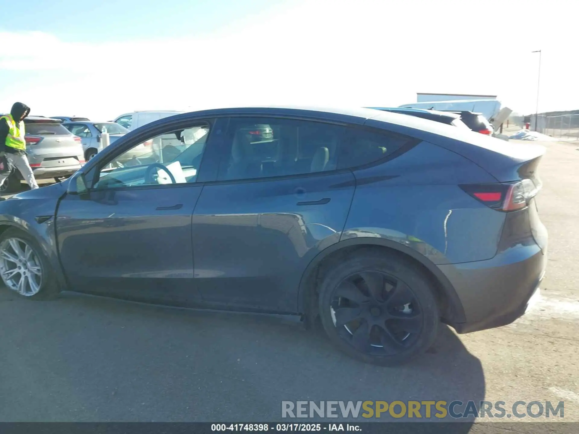 15 fotografías del automóvil dañado 7SAYGAEEXPF714760 TESLA MODEL Y 2023
