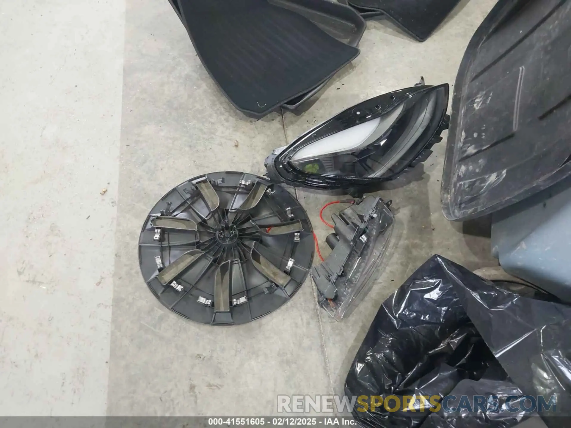 11 fotografías del automóvil dañado 7SAYGAEEXPF789037 TESLA MODEL Y 2023