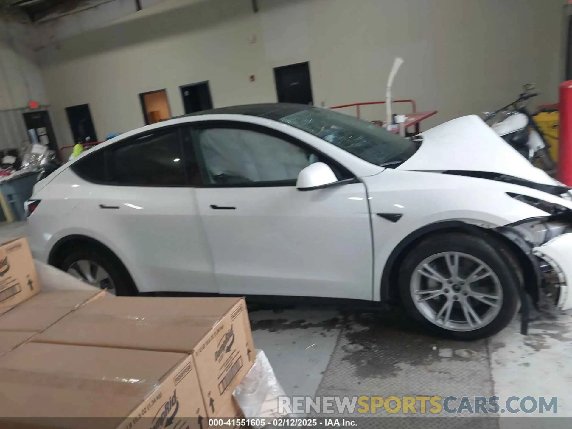 13 fotografías del automóvil dañado 7SAYGAEEXPF789037 TESLA MODEL Y 2023