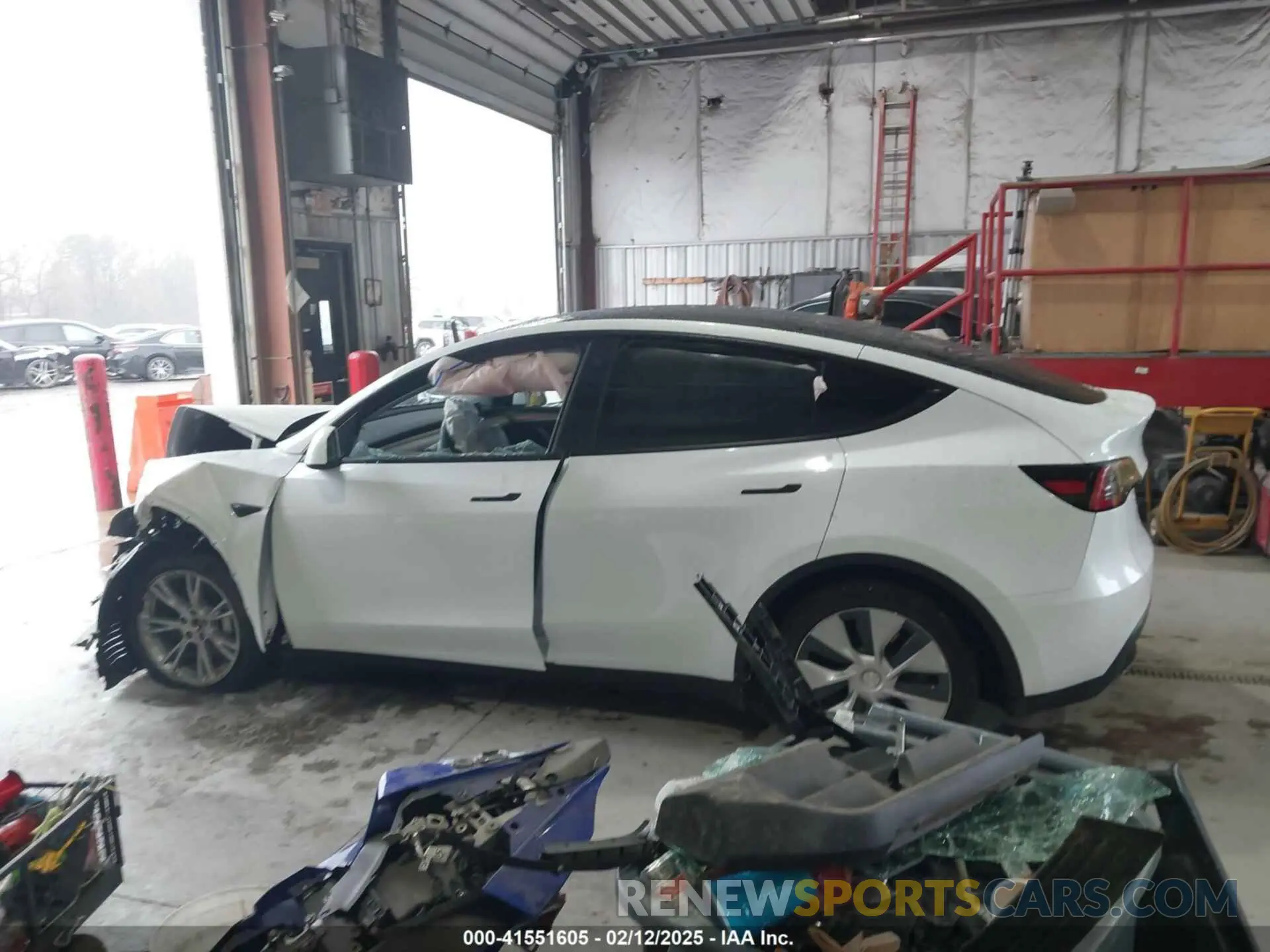 14 fotografías del automóvil dañado 7SAYGAEEXPF789037 TESLA MODEL Y 2023