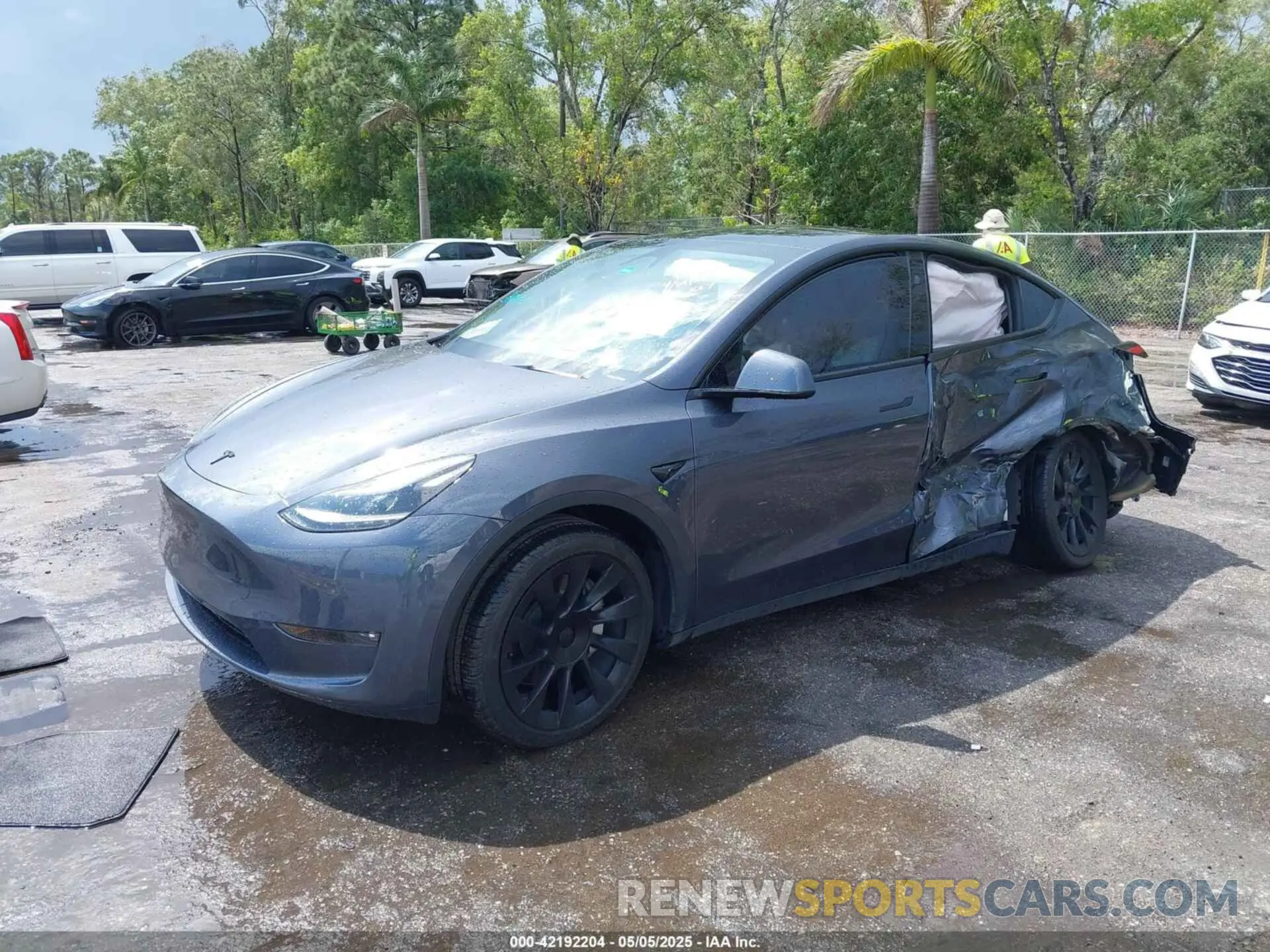 2 fotografías del automóvil dañado 7SAYGDED0PF947510 TESLA MODEL Y 2023