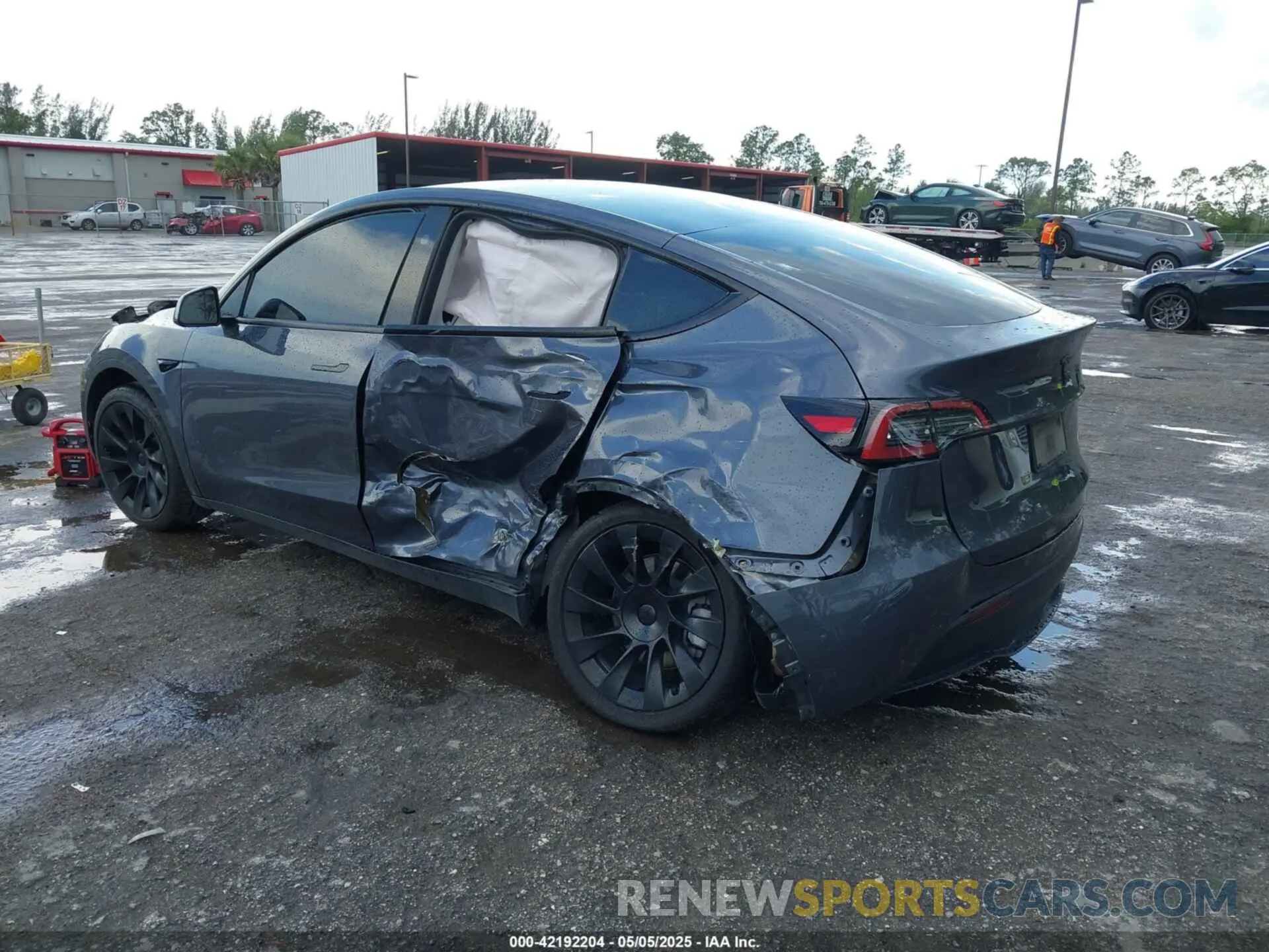 3 fotografías del automóvil dañado 7SAYGDED0PF947510 TESLA MODEL Y 2023