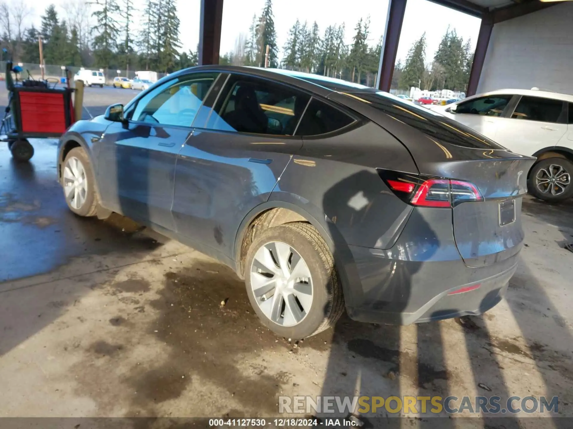 3 fotografías del automóvil dañado 7SAYGDED0PF963061 TESLA MODEL Y 2023
