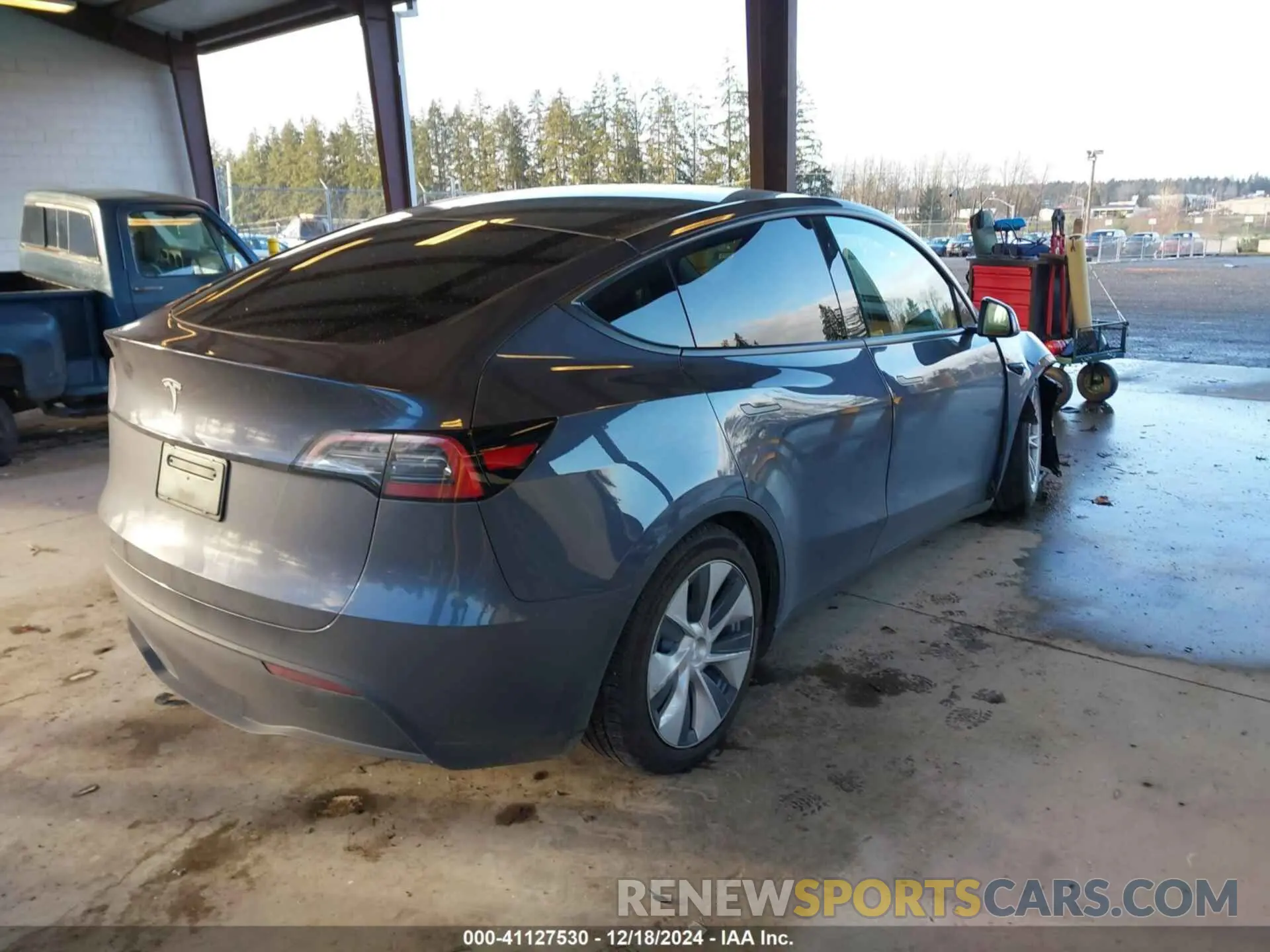 4 fotografías del automóvil dañado 7SAYGDED0PF963061 TESLA MODEL Y 2023