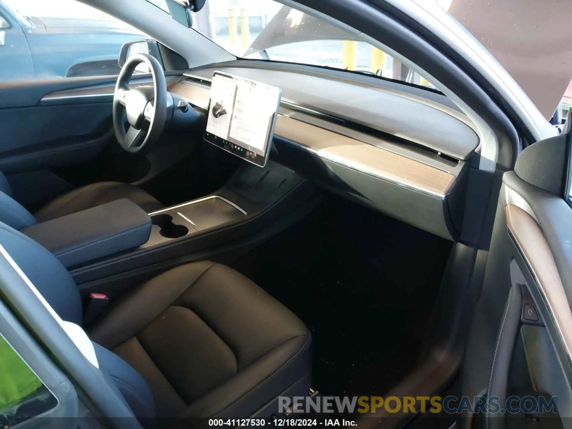 5 fotografías del automóvil dañado 7SAYGDED0PF963061 TESLA MODEL Y 2023