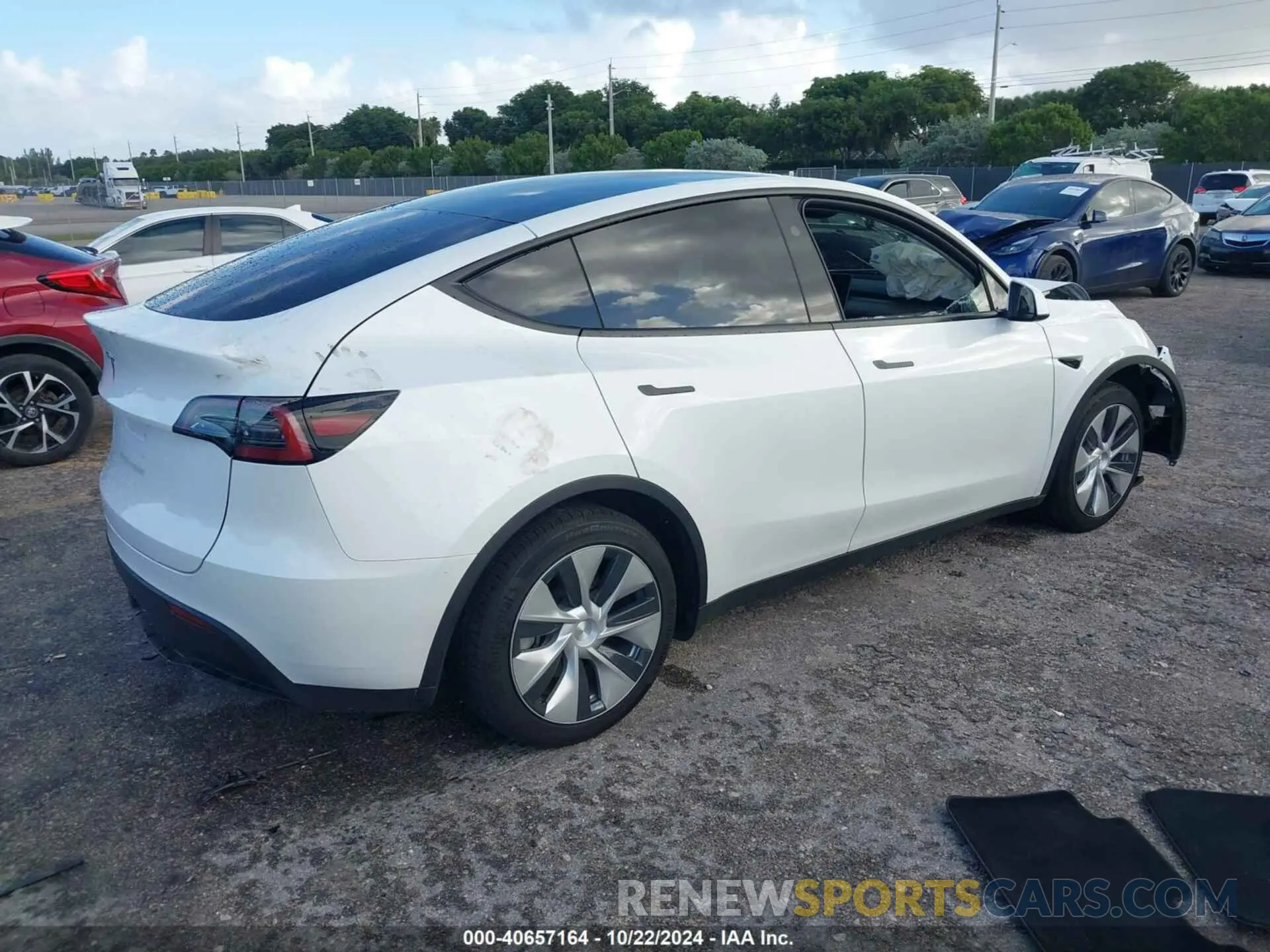 4 fotografías del automóvil dañado 7SAYGDED1PF957284 TESLA MODEL Y 2023