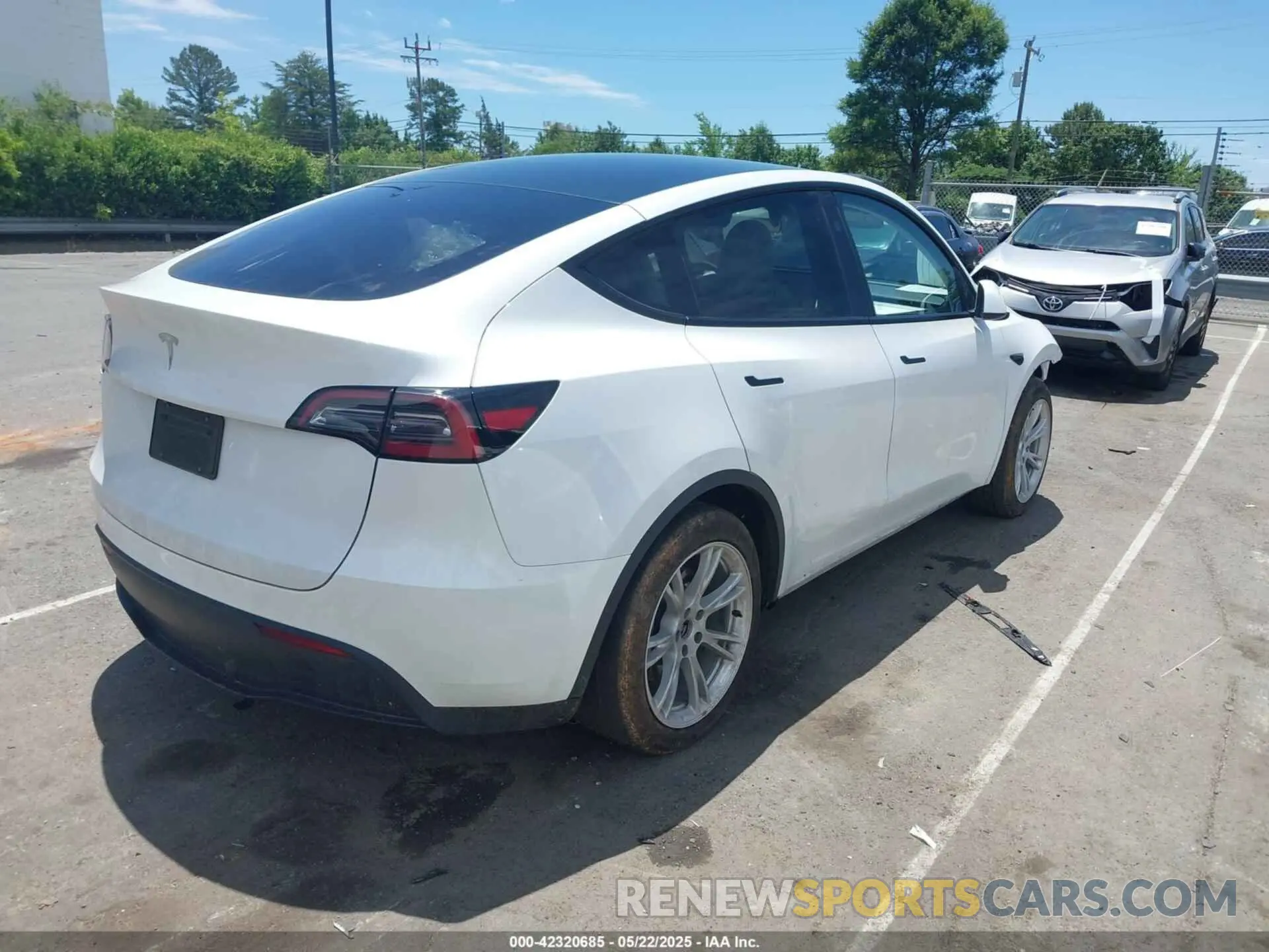 4 fotografías del automóvil dañado 7SAYGDED2PF931521 TESLA MODEL Y 2023