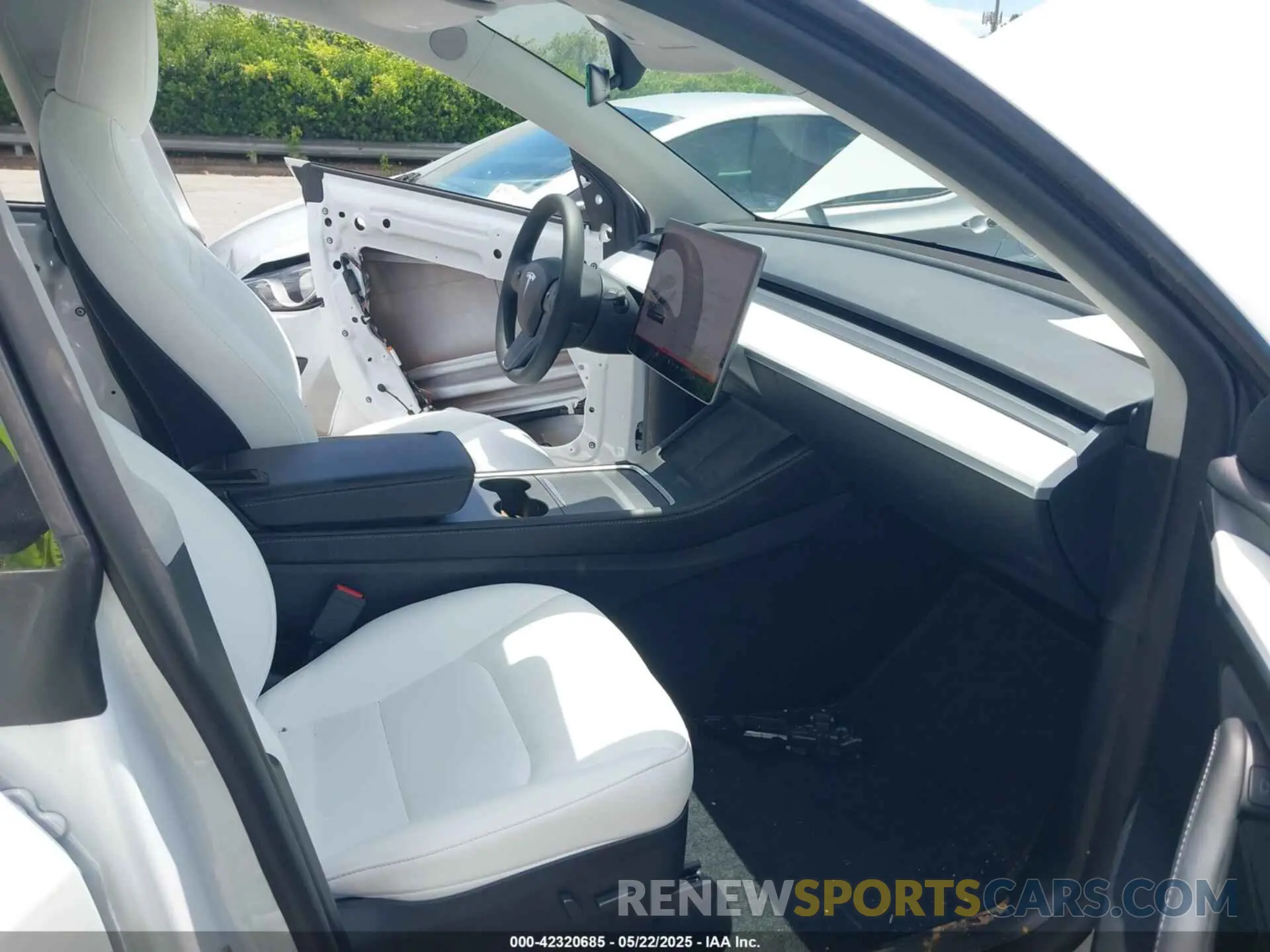 5 fotografías del automóvil dañado 7SAYGDED2PF931521 TESLA MODEL Y 2023