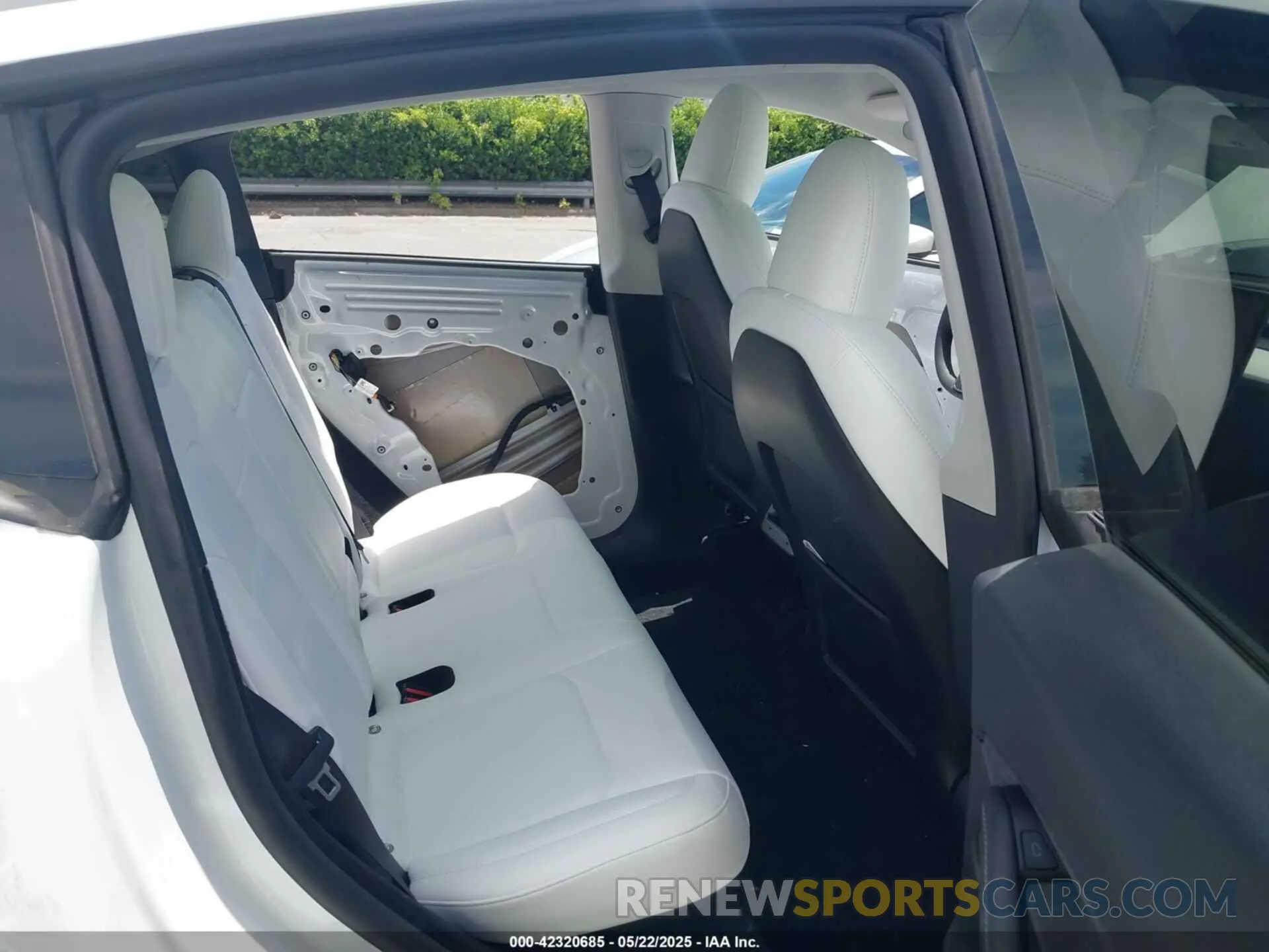 8 fotografías del automóvil dañado 7SAYGDED2PF931521 TESLA MODEL Y 2023