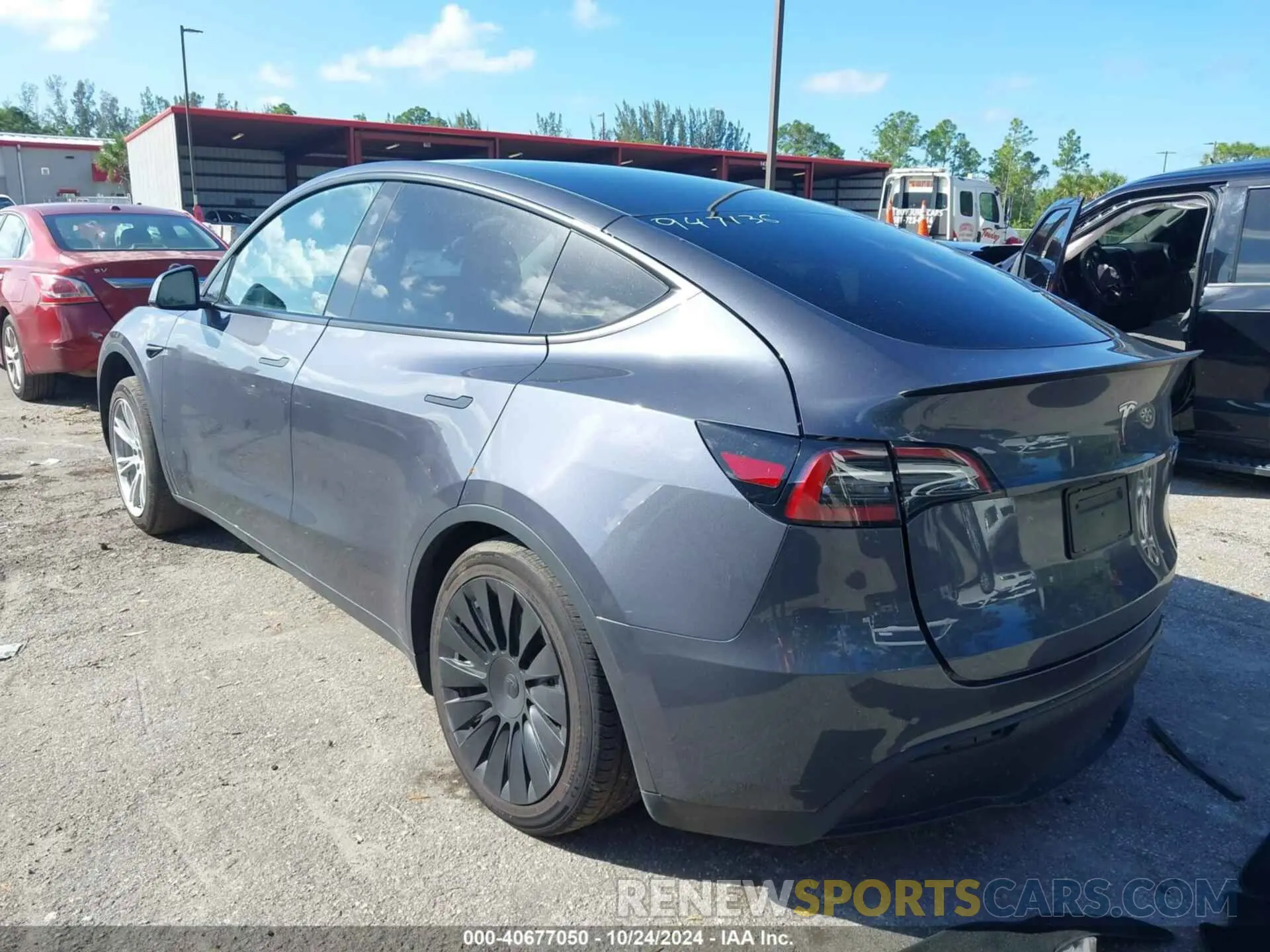 3 fotografías del automóvil dañado 7SAYGDED2PF947136 TESLA MODEL Y 2023