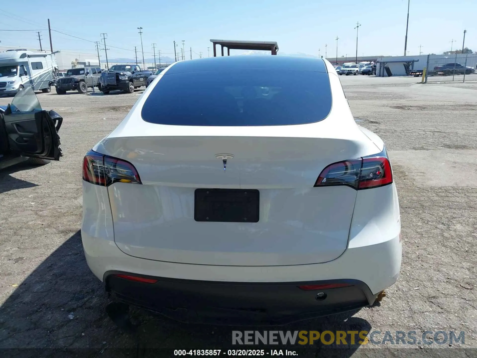 17 fotografías del automóvil dañado 7SAYGDED3PF977004 TESLA MODEL Y 2023