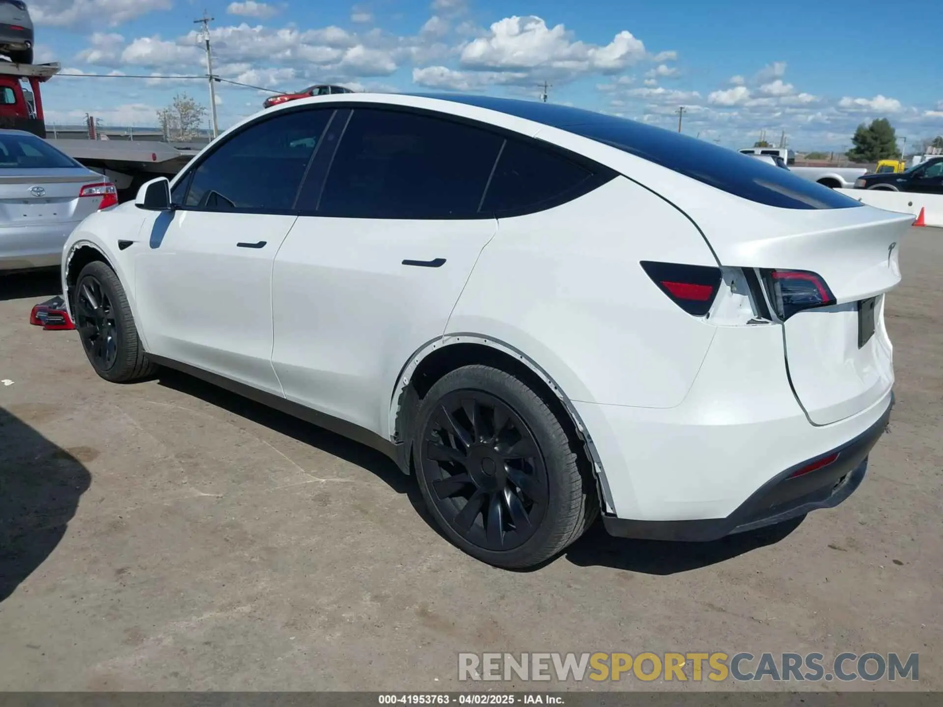 3 fotografías del automóvil dañado 7SAYGDED4PF976735 TESLA MODEL Y 2023