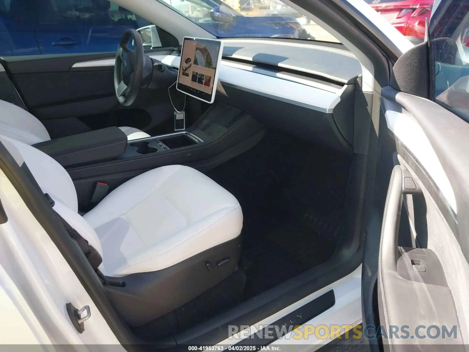 5 fotografías del automóvil dañado 7SAYGDED4PF976735 TESLA MODEL Y 2023