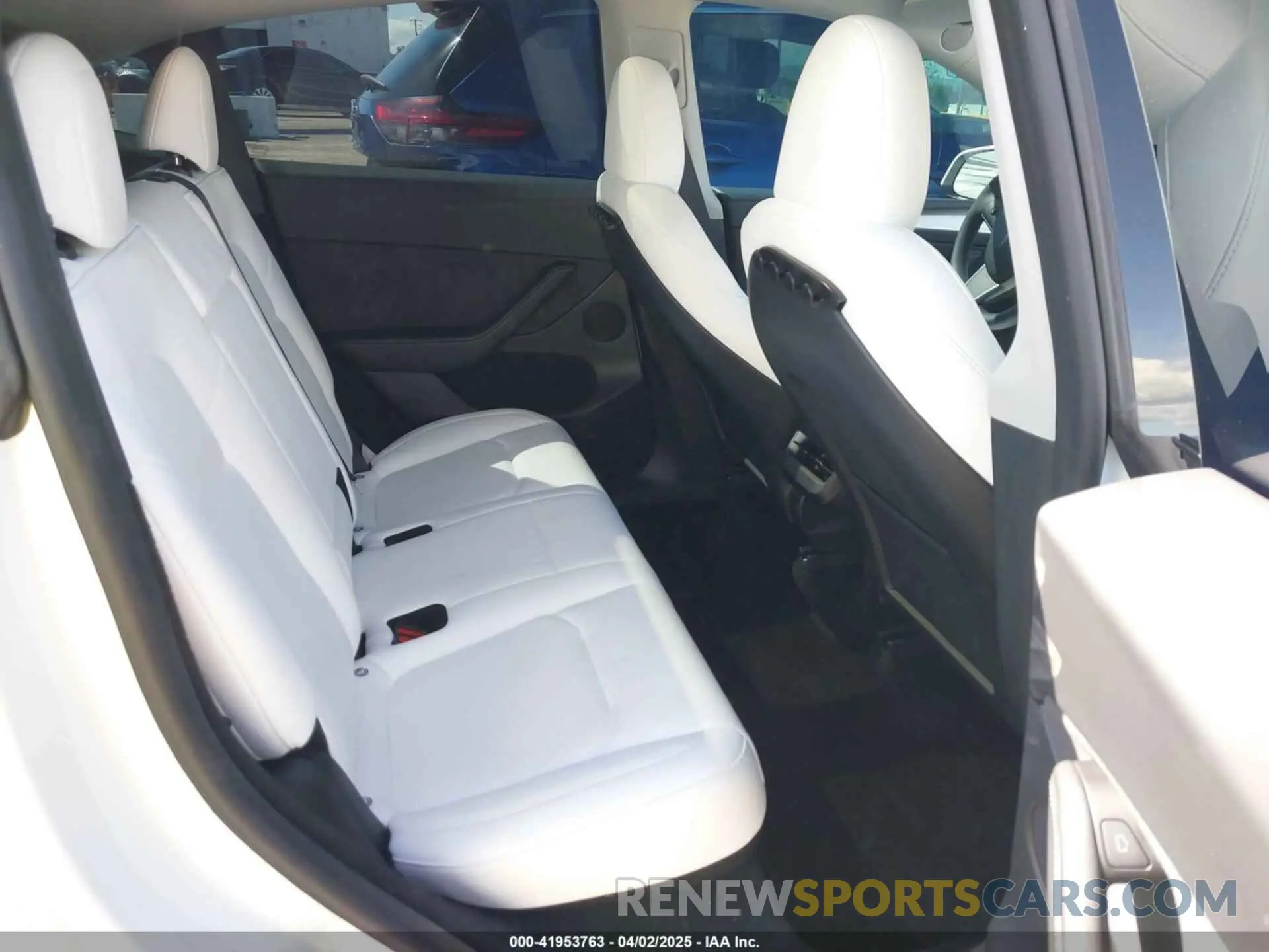 8 fotografías del automóvil dañado 7SAYGDED4PF976735 TESLA MODEL Y 2023