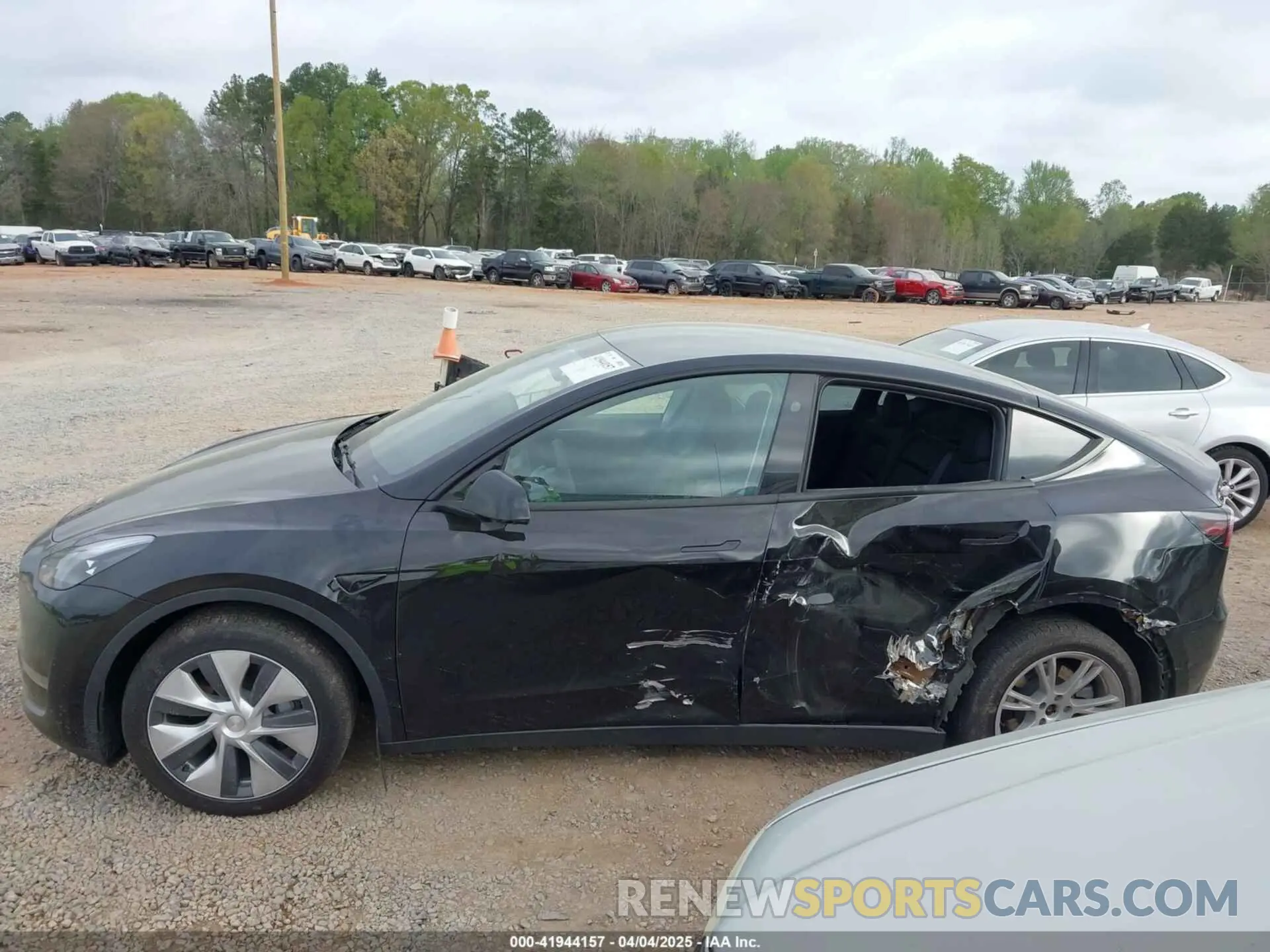 13 fotografías del automóvil dañado 7SAYGDED5PF941881 TESLA MODEL Y 2023