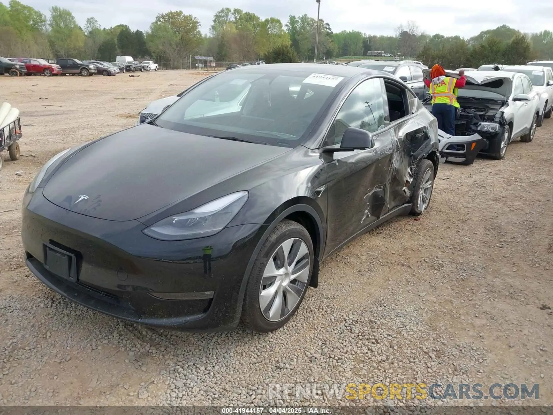 2 fotografías del automóvil dañado 7SAYGDED5PF941881 TESLA MODEL Y 2023