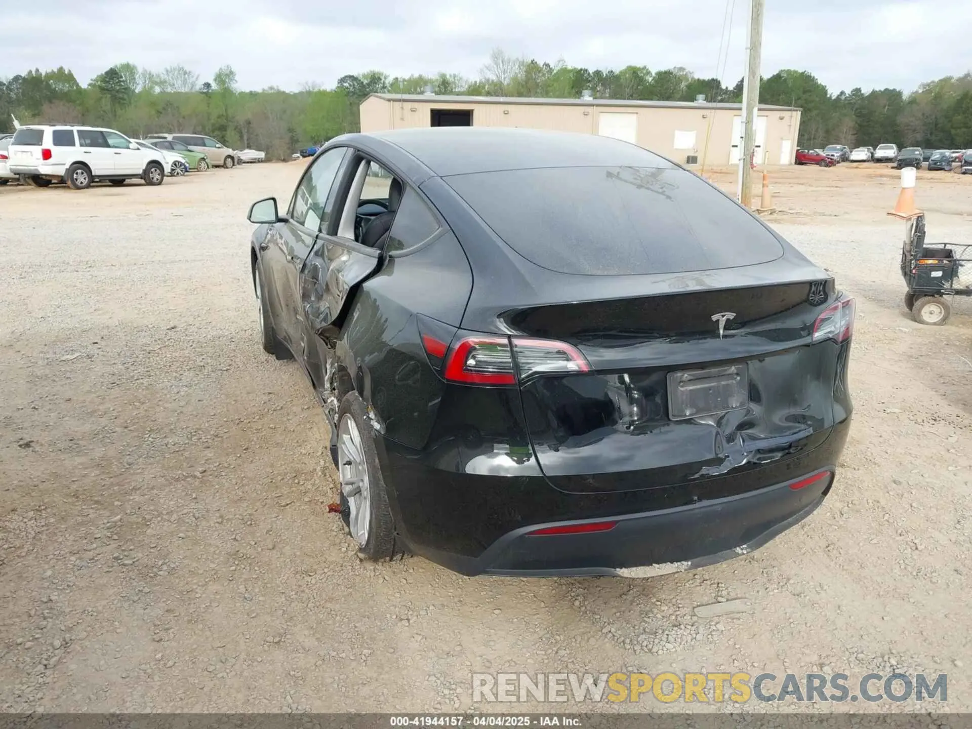3 fotografías del automóvil dañado 7SAYGDED5PF941881 TESLA MODEL Y 2023