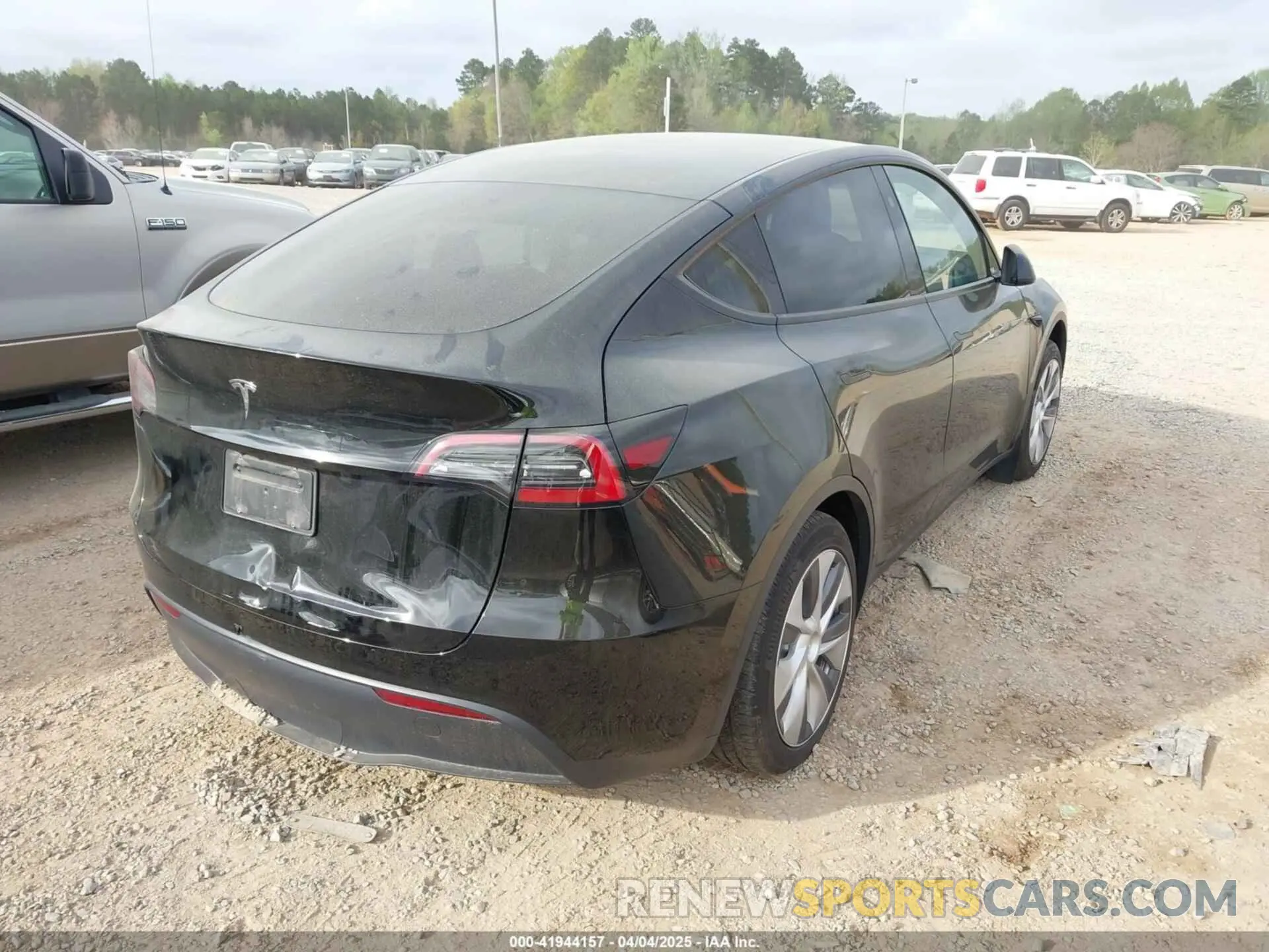 4 fotografías del automóvil dañado 7SAYGDED5PF941881 TESLA MODEL Y 2023