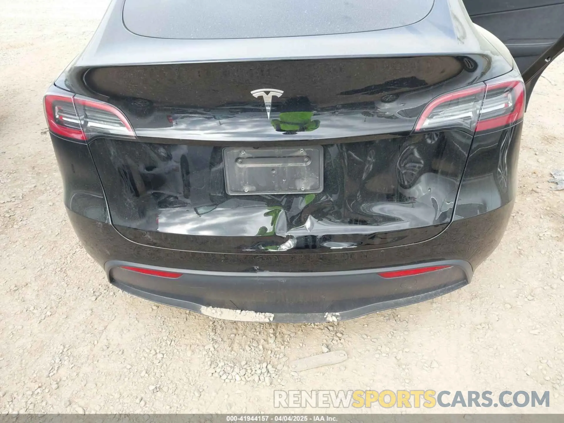 6 fotografías del automóvil dañado 7SAYGDED5PF941881 TESLA MODEL Y 2023