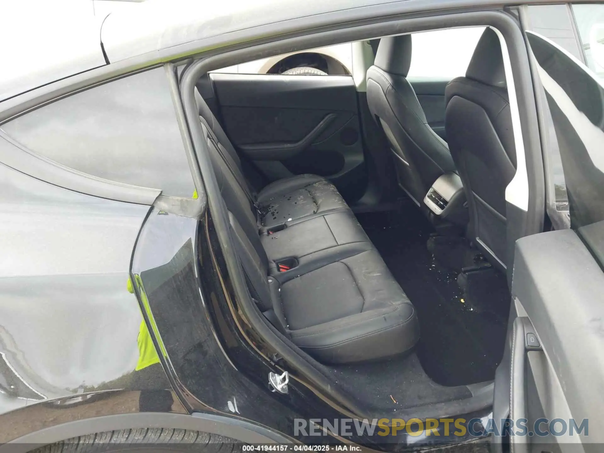8 fotografías del automóvil dañado 7SAYGDED5PF941881 TESLA MODEL Y 2023