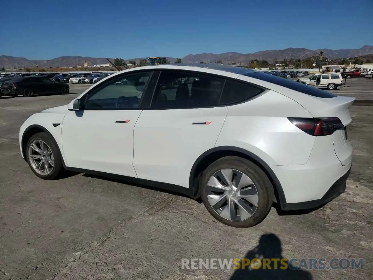 2 fotografías del automóvil dañado 7SAYGDED6PF970077 TESLA MODEL Y 2023