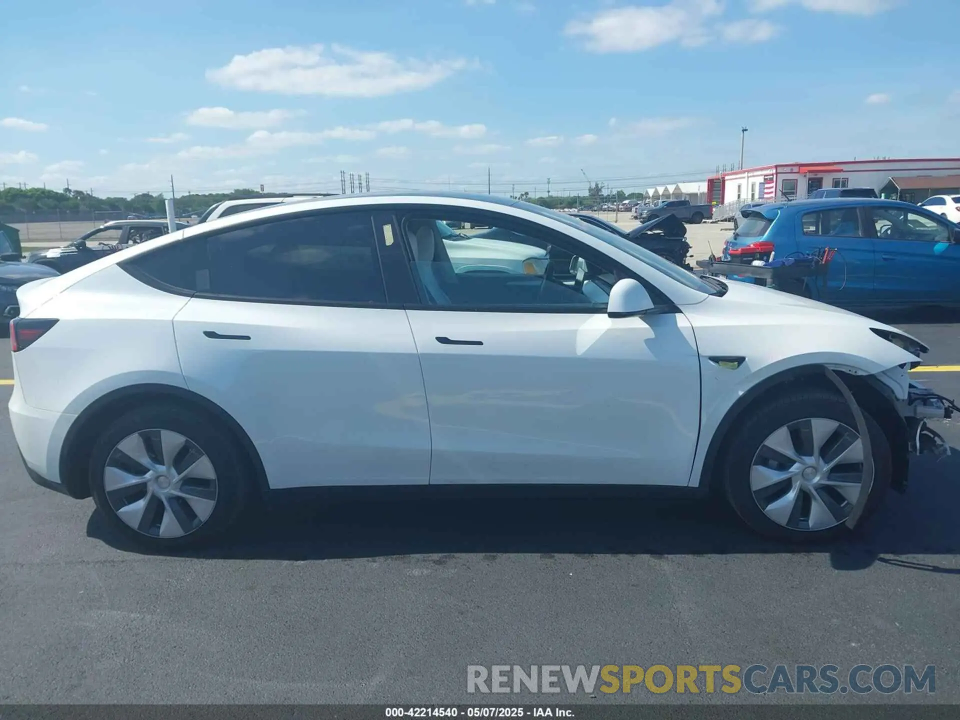 13 fotografías del automóvil dañado 7SAYGDED7PF945916 TESLA MODEL Y 2023