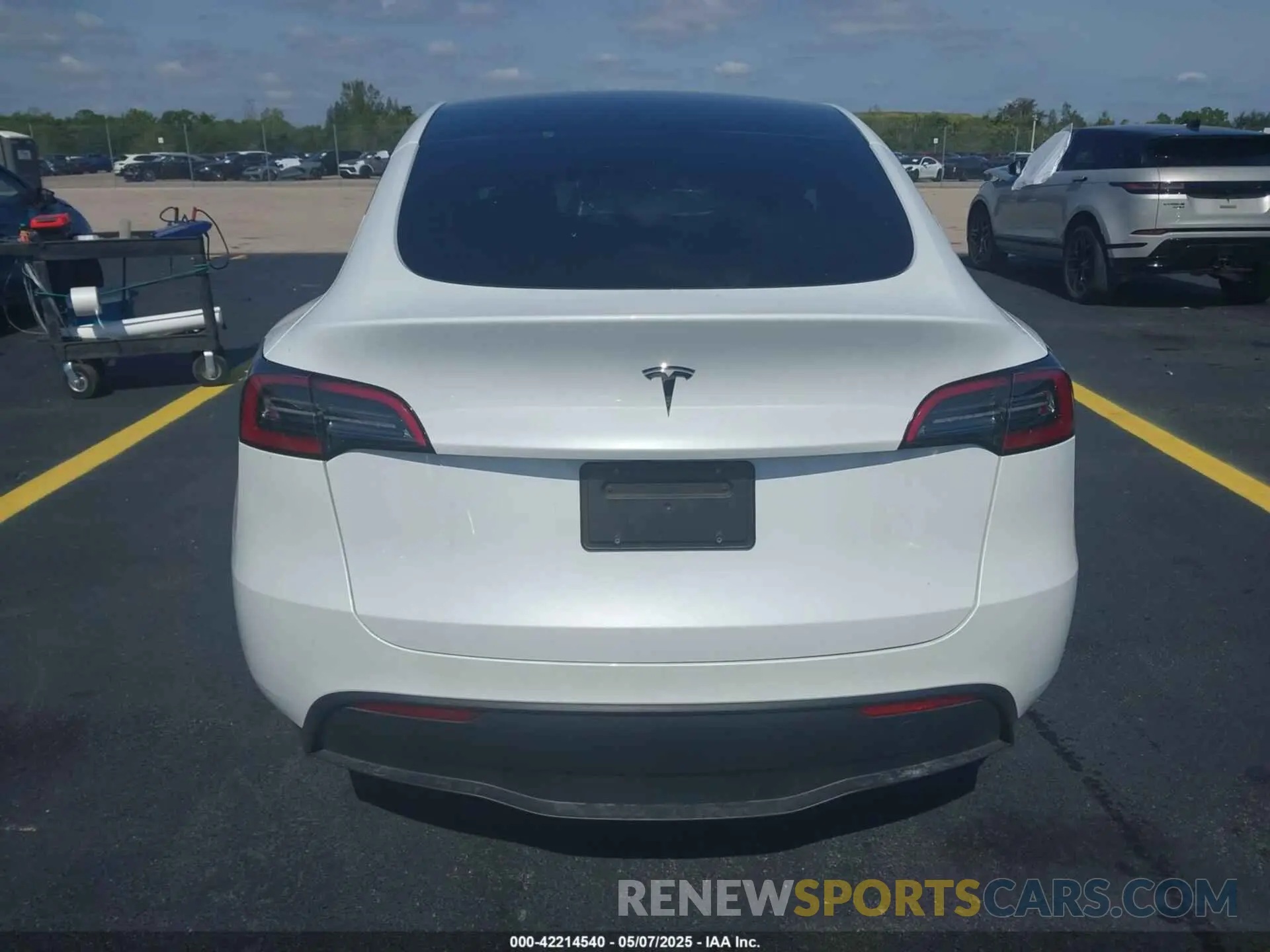 16 fotografías del automóvil dañado 7SAYGDED7PF945916 TESLA MODEL Y 2023