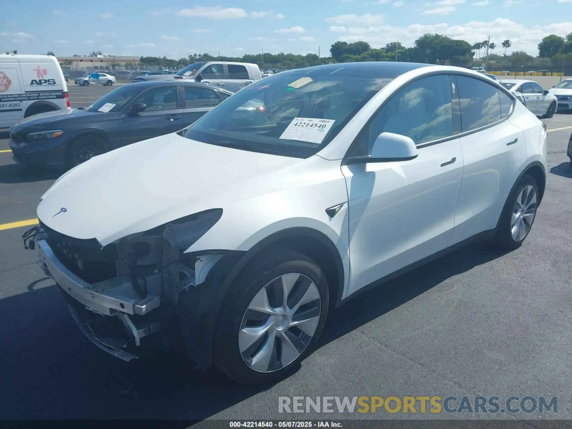 2 fotografías del automóvil dañado 7SAYGDED7PF945916 TESLA MODEL Y 2023