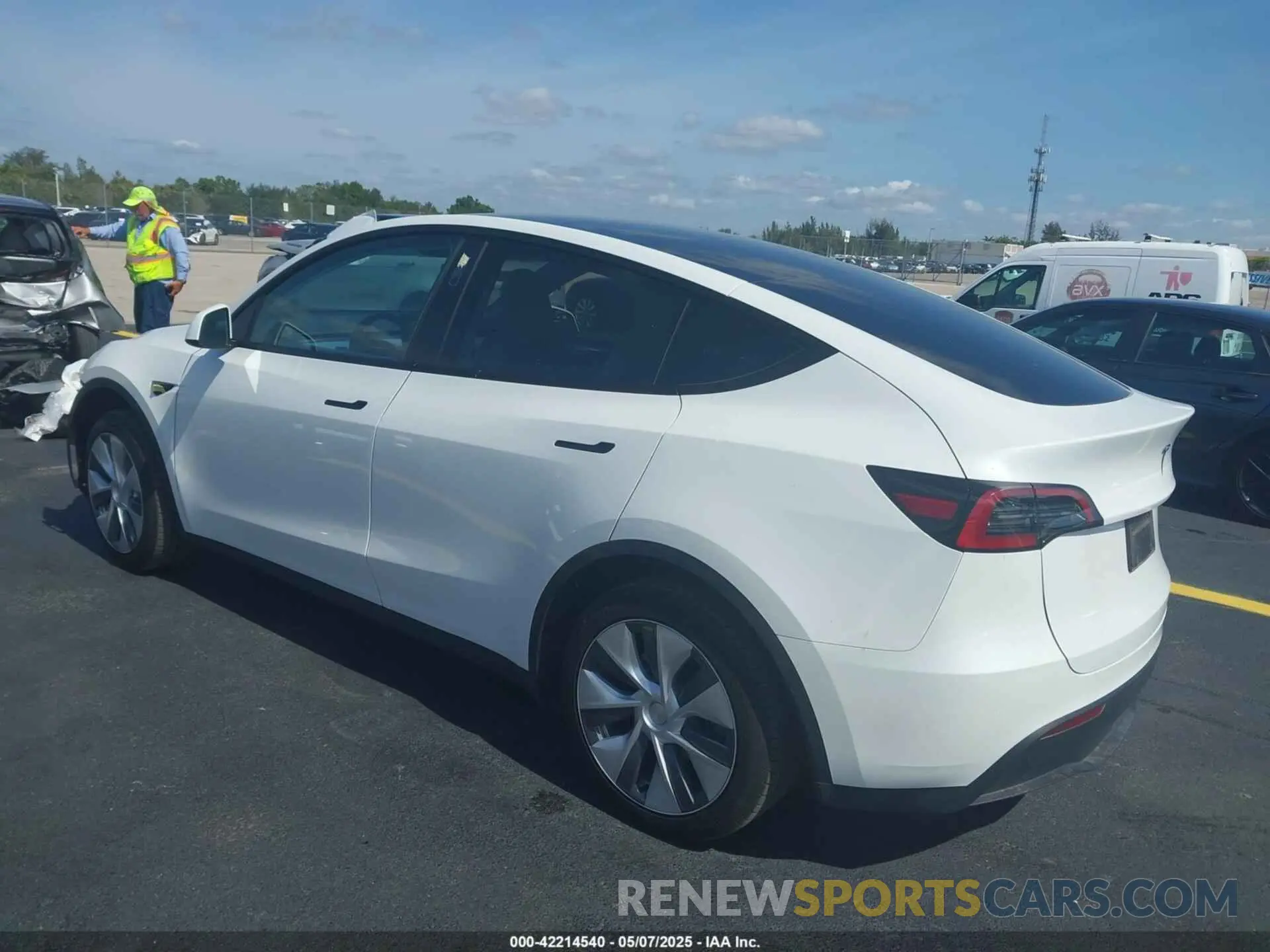 3 fotografías del automóvil dañado 7SAYGDED7PF945916 TESLA MODEL Y 2023