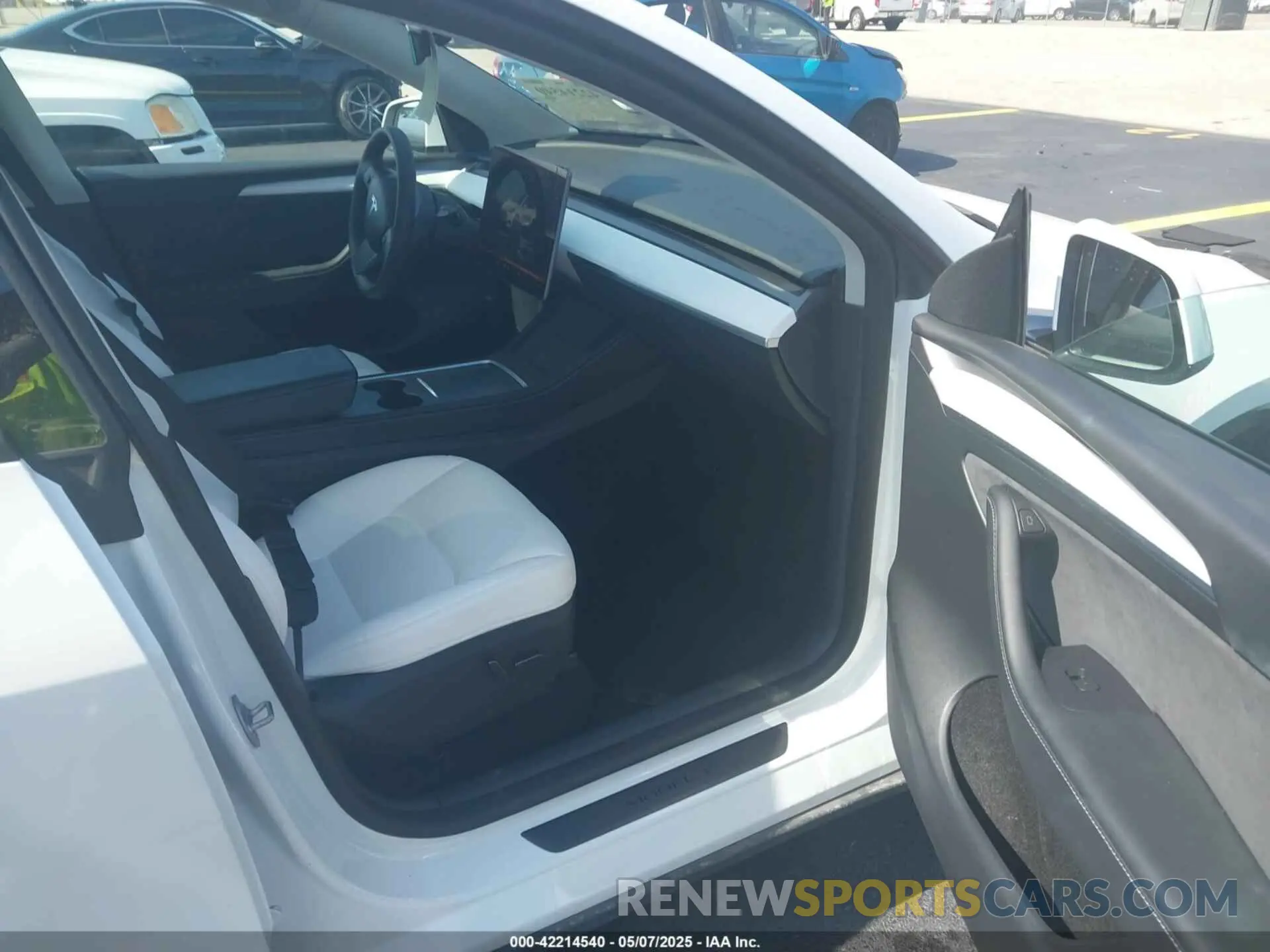 5 fotografías del automóvil dañado 7SAYGDED7PF945916 TESLA MODEL Y 2023