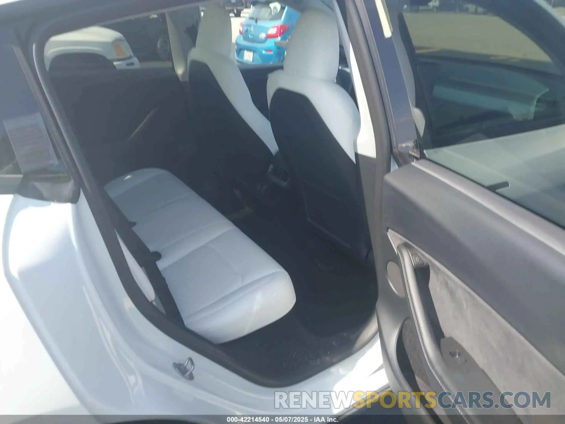 8 fotografías del automóvil dañado 7SAYGDED7PF945916 TESLA MODEL Y 2023