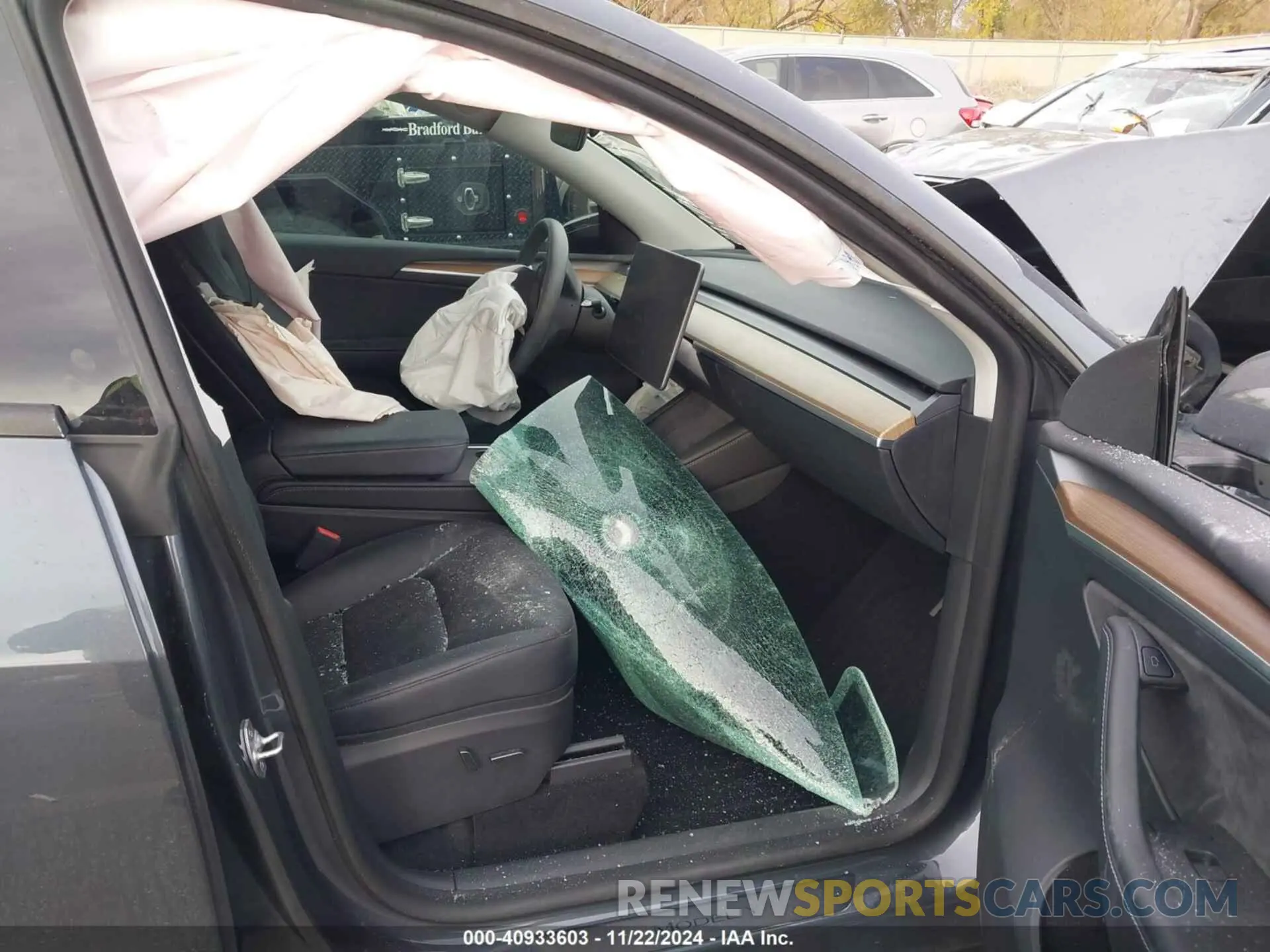 5 fotografías del automóvil dañado 7SAYGDEE0PA029312 TESLA MODEL Y 2023