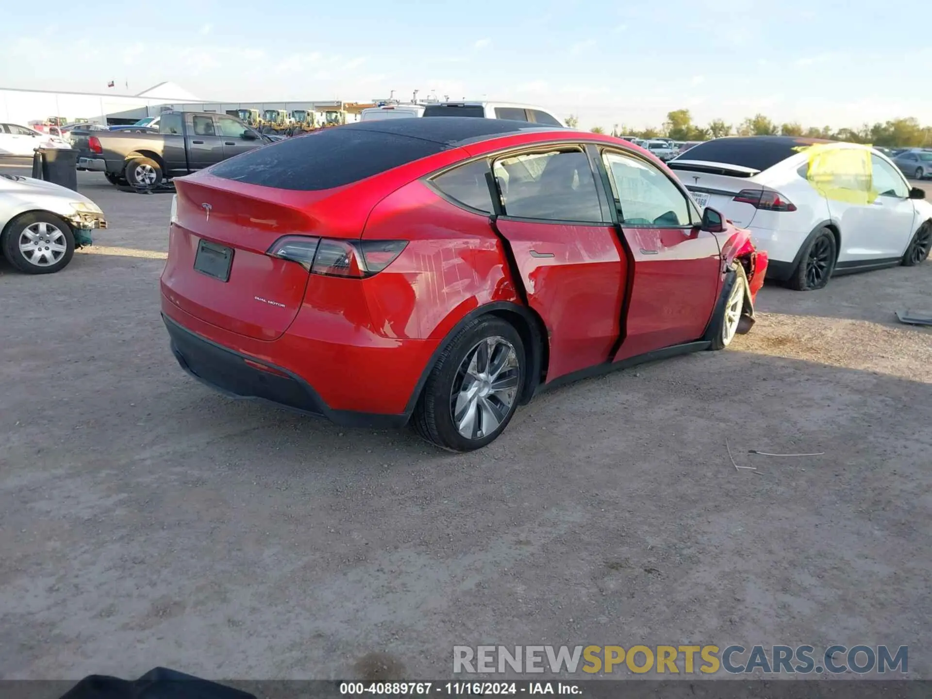 4 fotografías del automóvil dañado 7SAYGDEE0PA030735 TESLA MODEL Y 2023