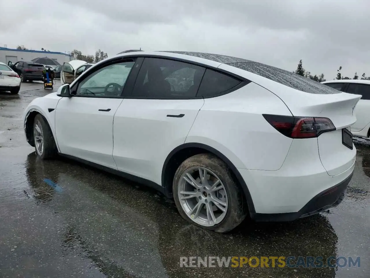 2 fotografías del automóvil dañado 7SAYGDEE0PA035773 TESLA MODEL Y 2023