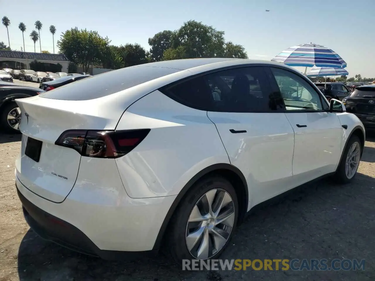 3 fotografías del automóvil dañado 7SAYGDEE0PA037684 TESLA MODEL Y 2023