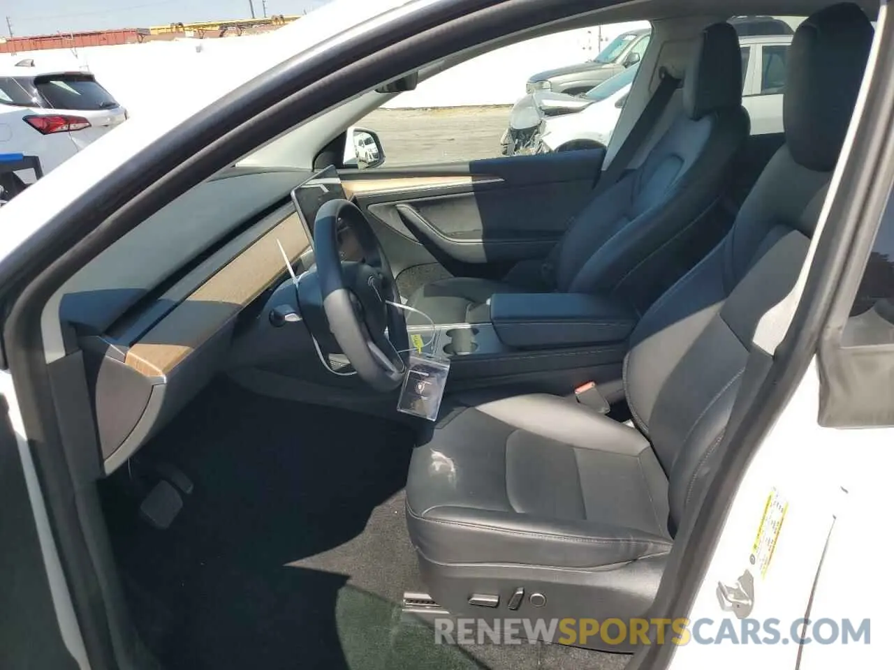 7 fotografías del automóvil dañado 7SAYGDEE0PA037684 TESLA MODEL Y 2023