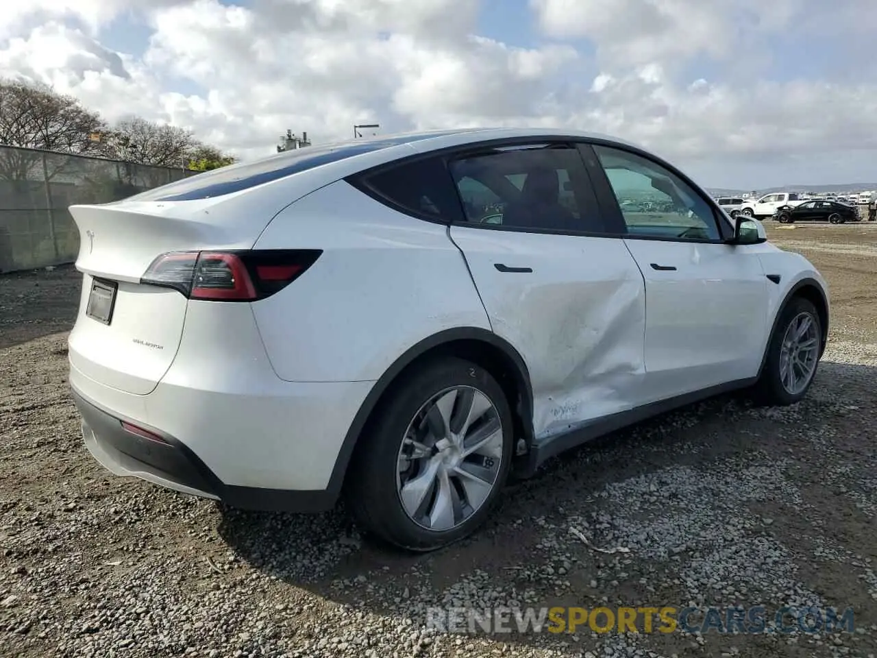 3 fotografías del automóvil dañado 7SAYGDEE0PA037829 TESLA MODEL Y 2023
