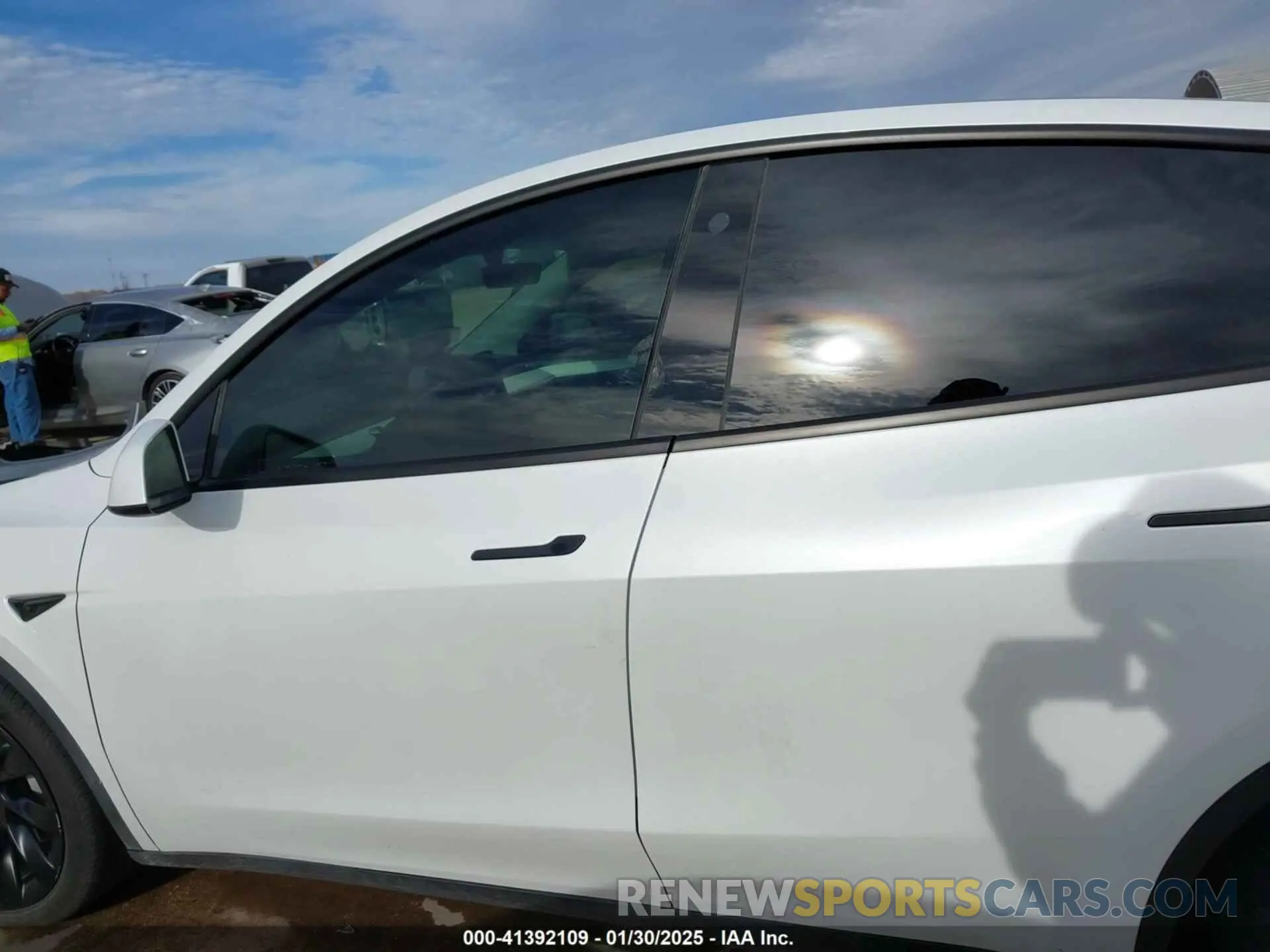 13 fotografías del automóvil dañado 7SAYGDEE0PA070121 TESLA MODEL Y 2023