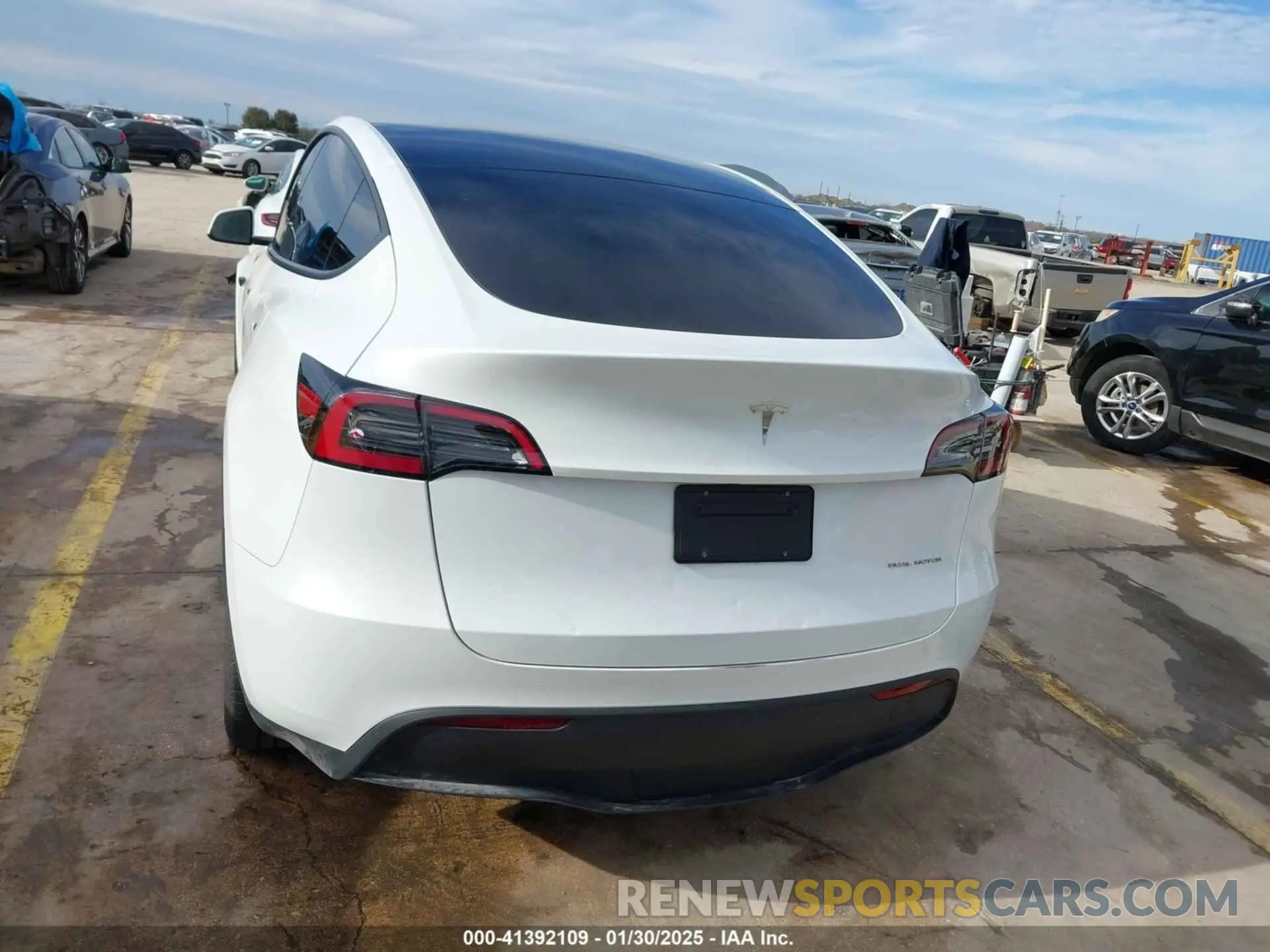 15 fotografías del automóvil dañado 7SAYGDEE0PA070121 TESLA MODEL Y 2023