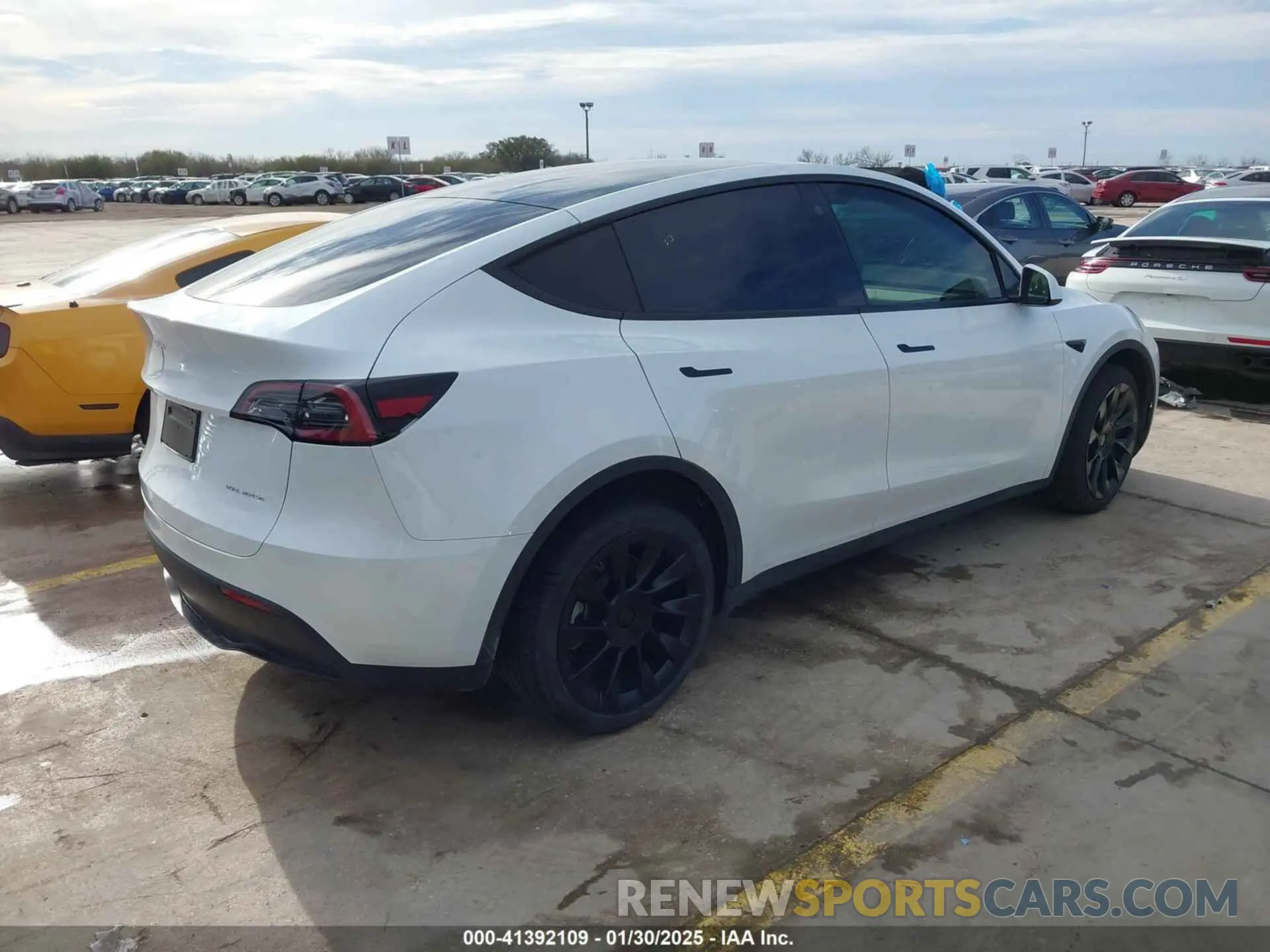 4 fotografías del automóvil dañado 7SAYGDEE0PA070121 TESLA MODEL Y 2023
